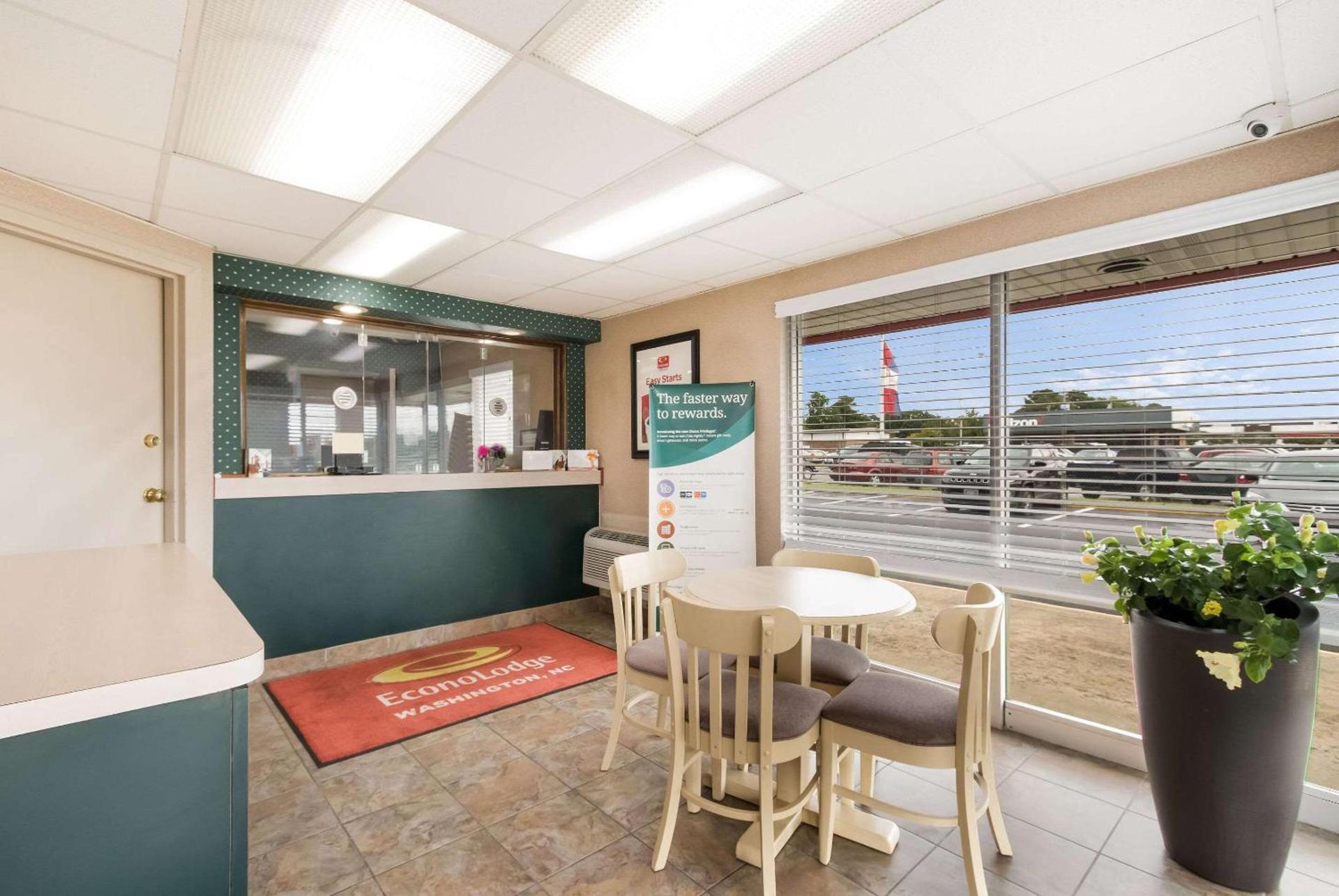 Econo Lodge Washington NC North photo 5