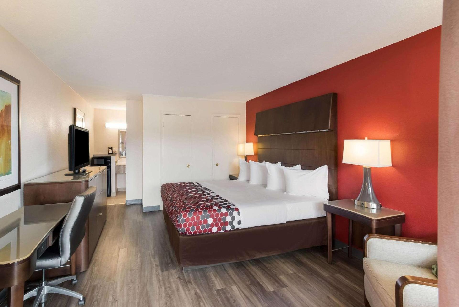 Econo Lodge Washington NC North photo 16