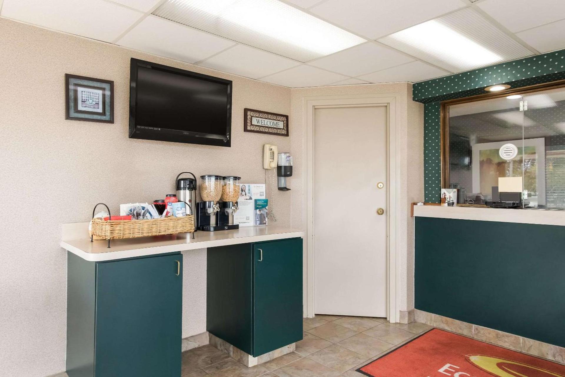 Econo Lodge Washington NC North photo 28