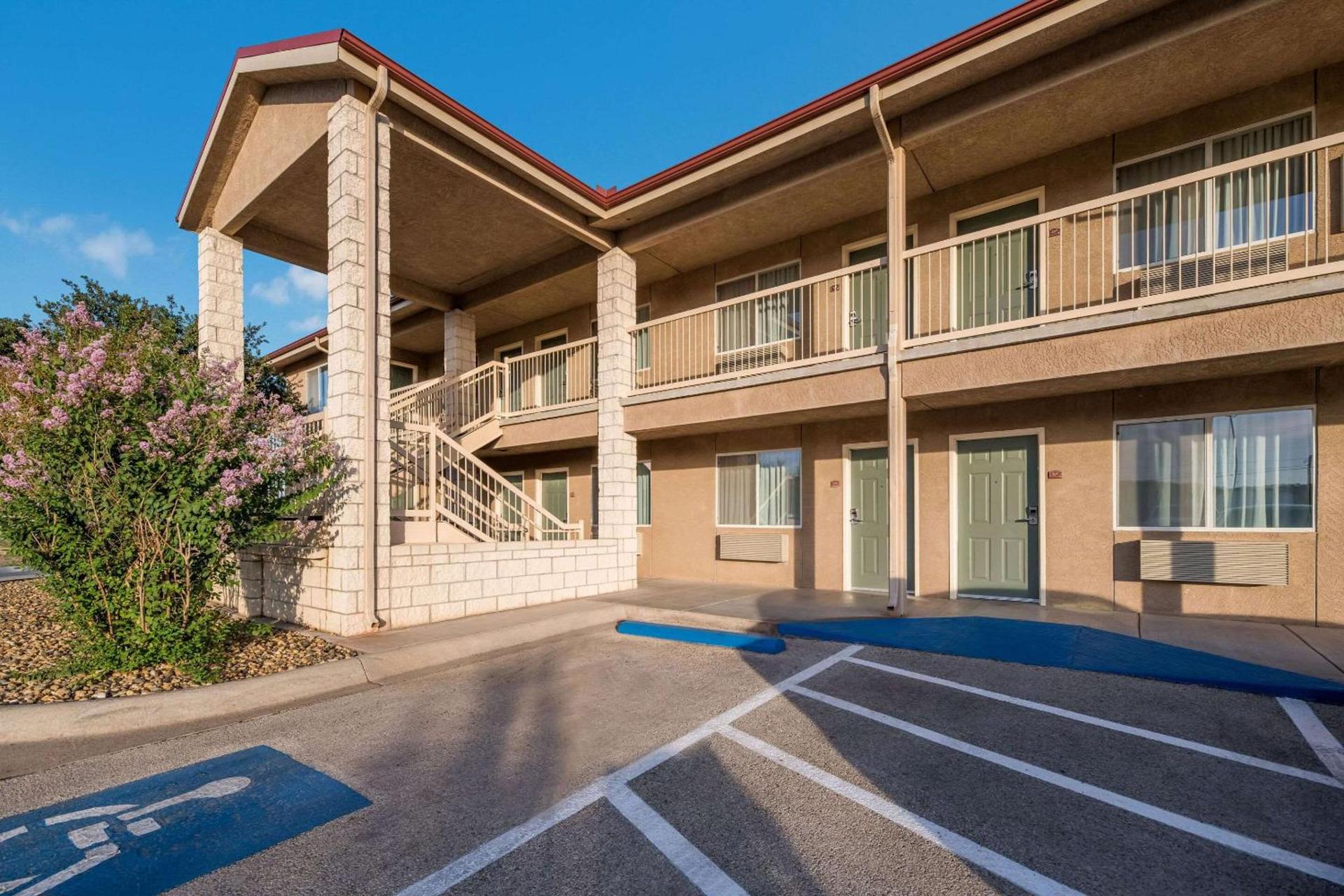 Quality Inn Sonora TX photo 2