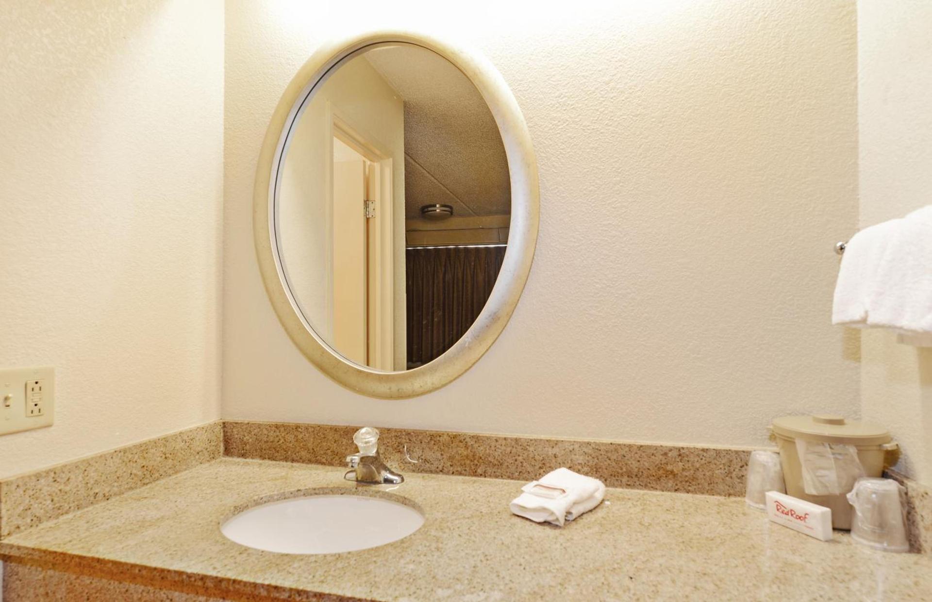 Red Roof Inn Akron photo 2