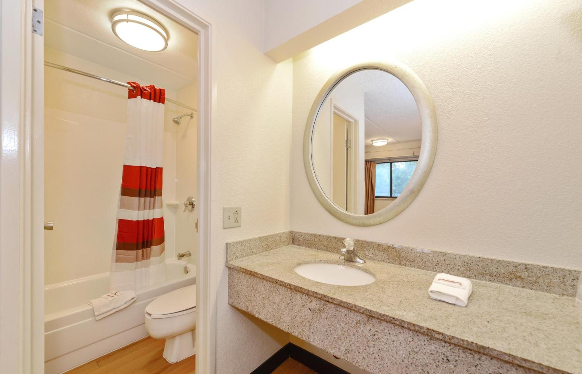 Red Roof Inn Akron photo 3