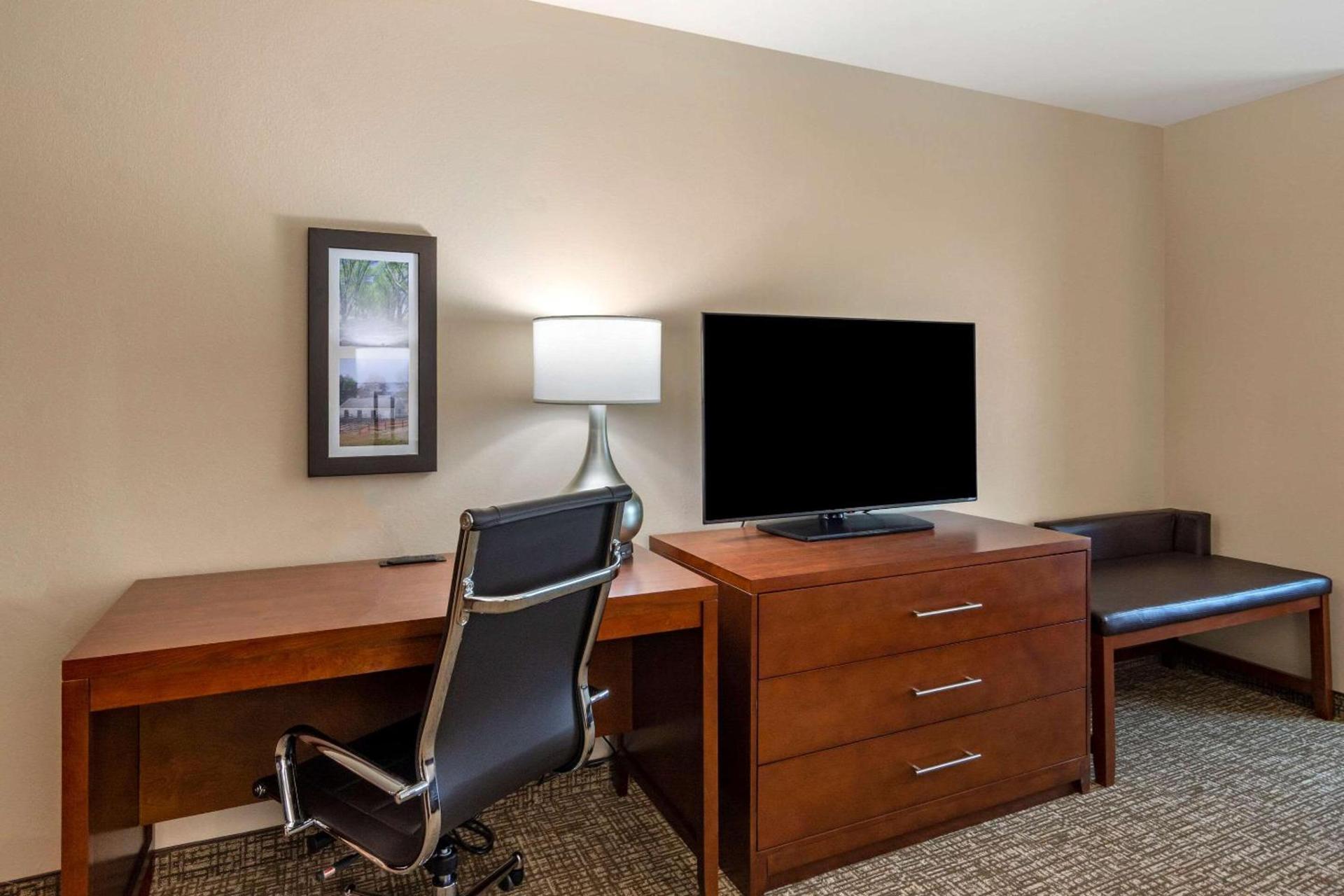 Comfort Inn & Suites Charlottesville Hollymead Town Center photo 16