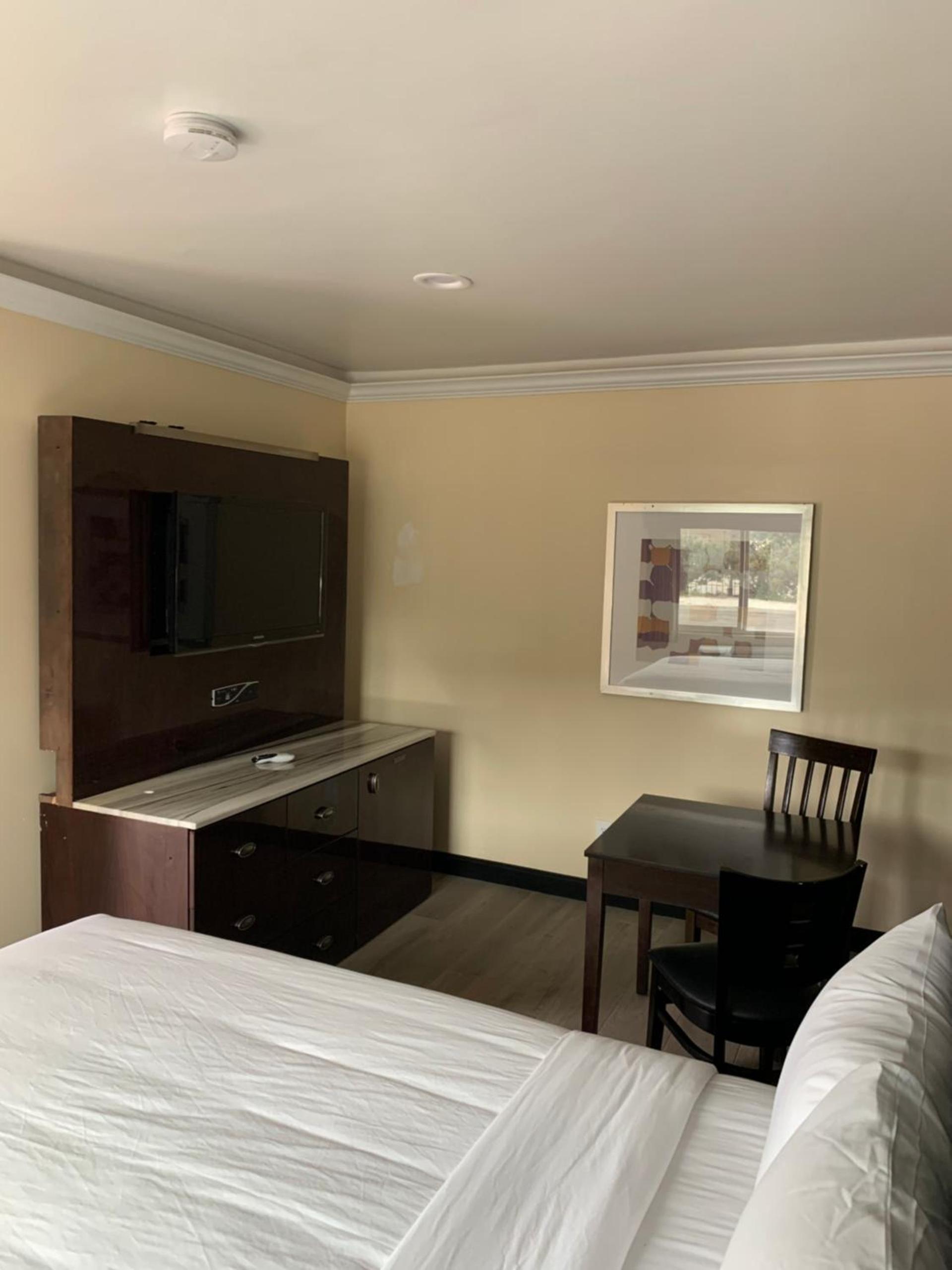 Willow Tree Inn & Suites photo 9