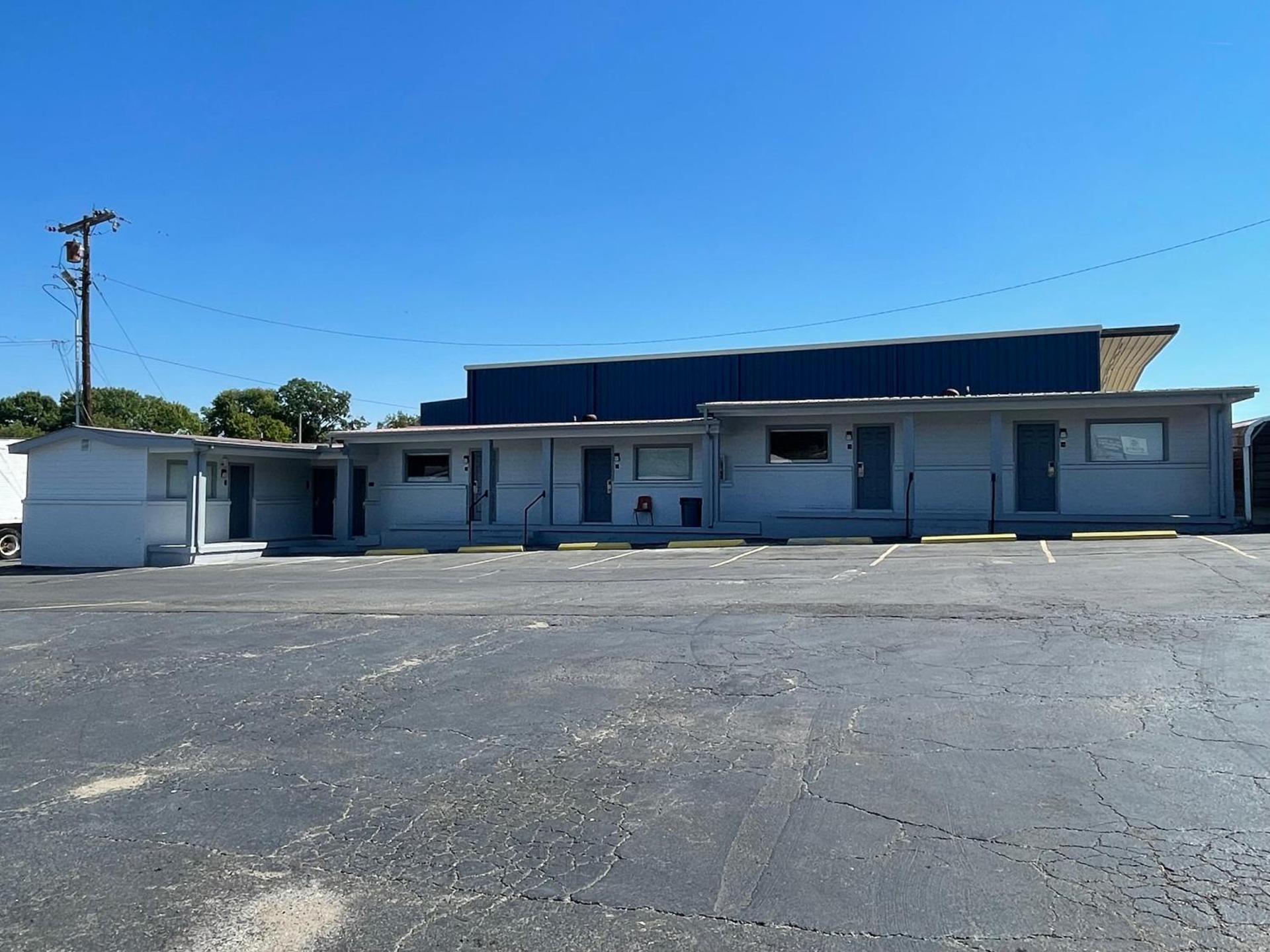 Budget Inn Madill photo 3