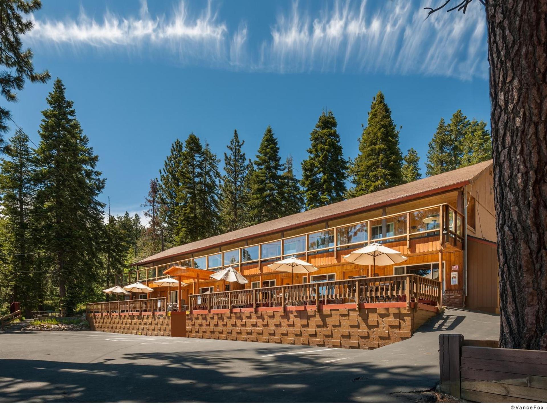Cedar Glen Lodge photo 2
