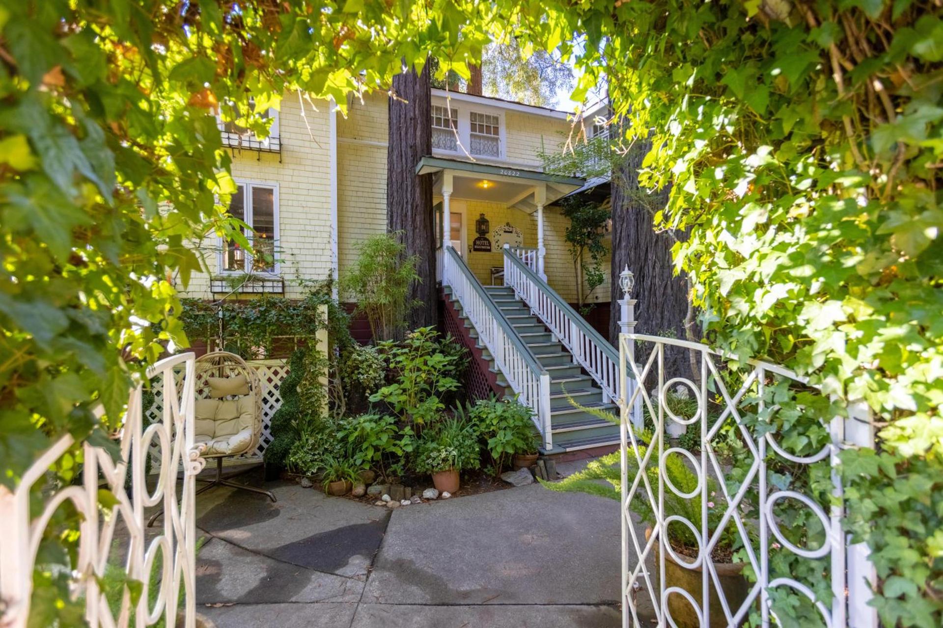 Boho Manor photo 19