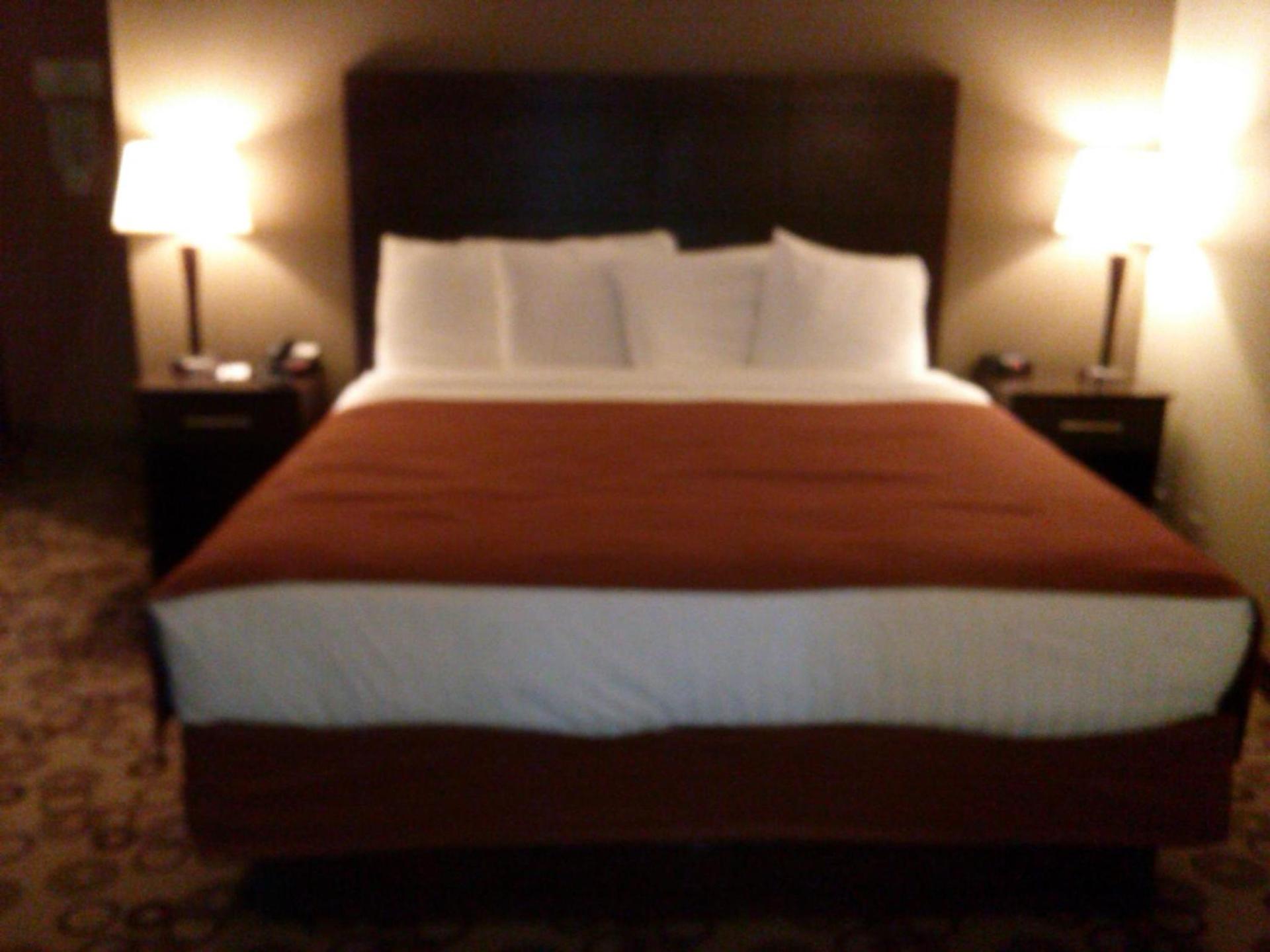 AmericInn by Wyndham Blue Earth photo 5
