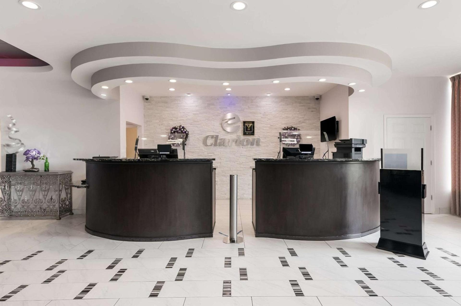 Clarion Inn & Suites Across From Universal Orlando Resort photo 4