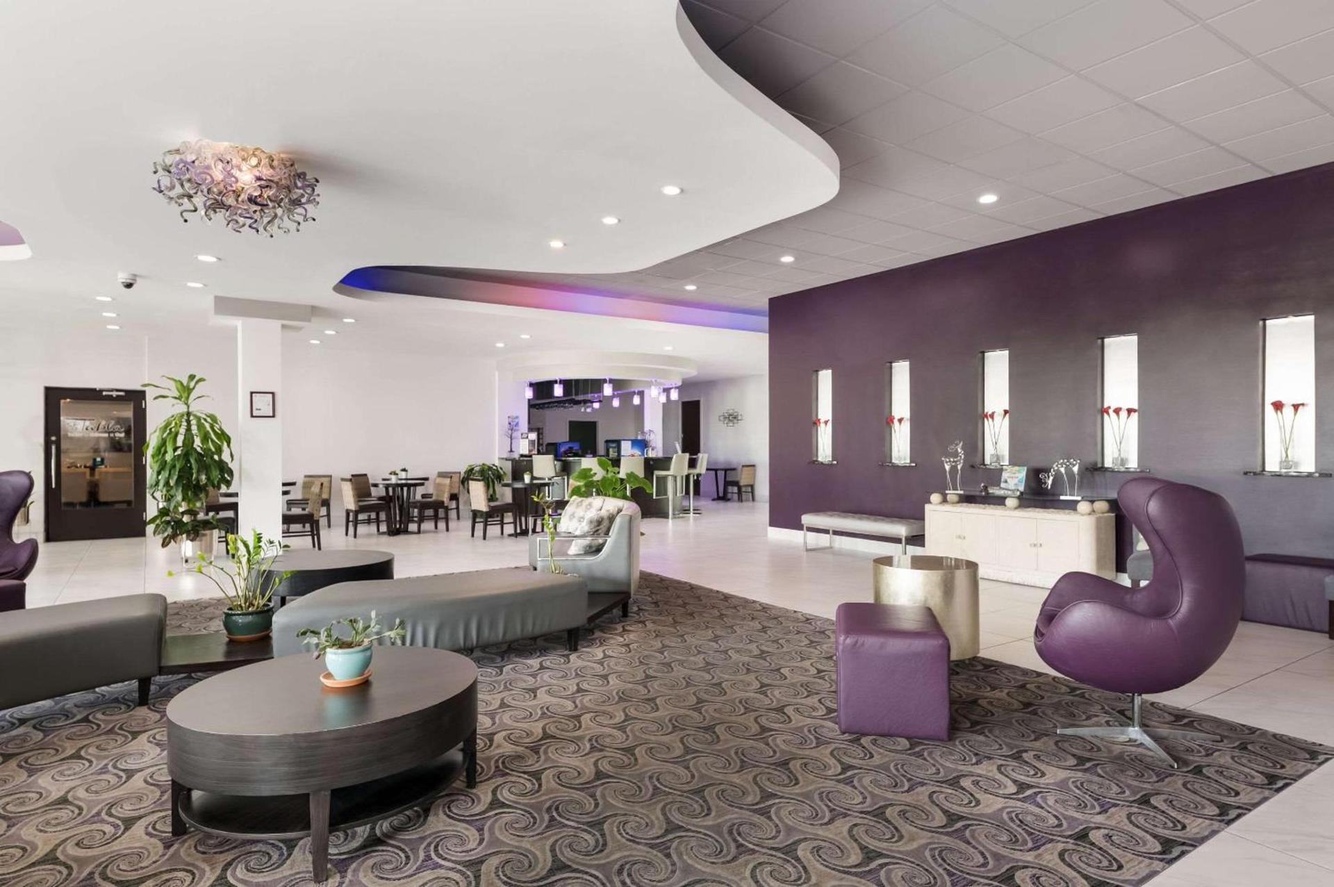 Clarion Inn & Suites Across From Universal Orlando Resort photo 7