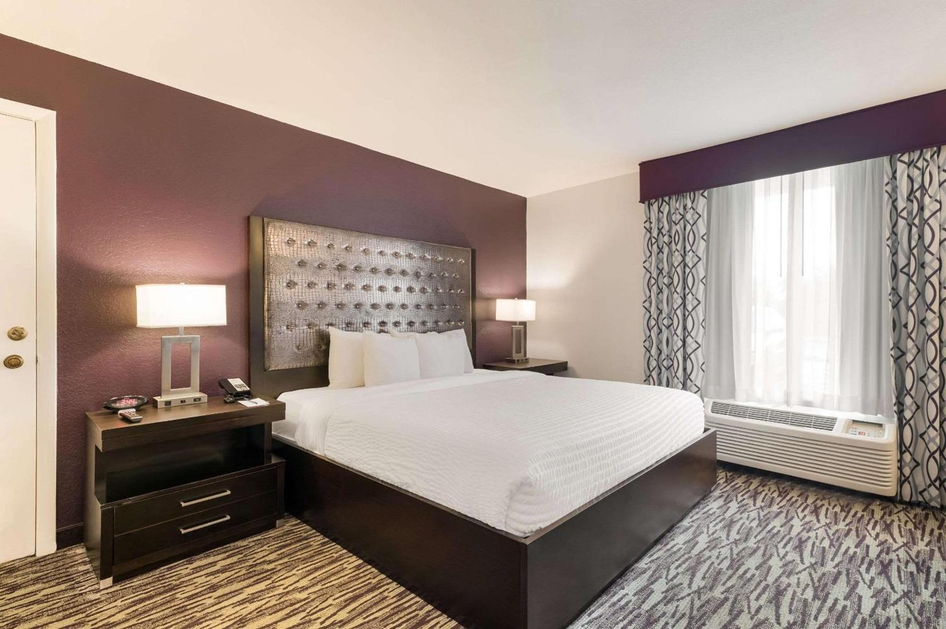 Clarion Inn & Suites Across From Universal Orlando Resort photo 20