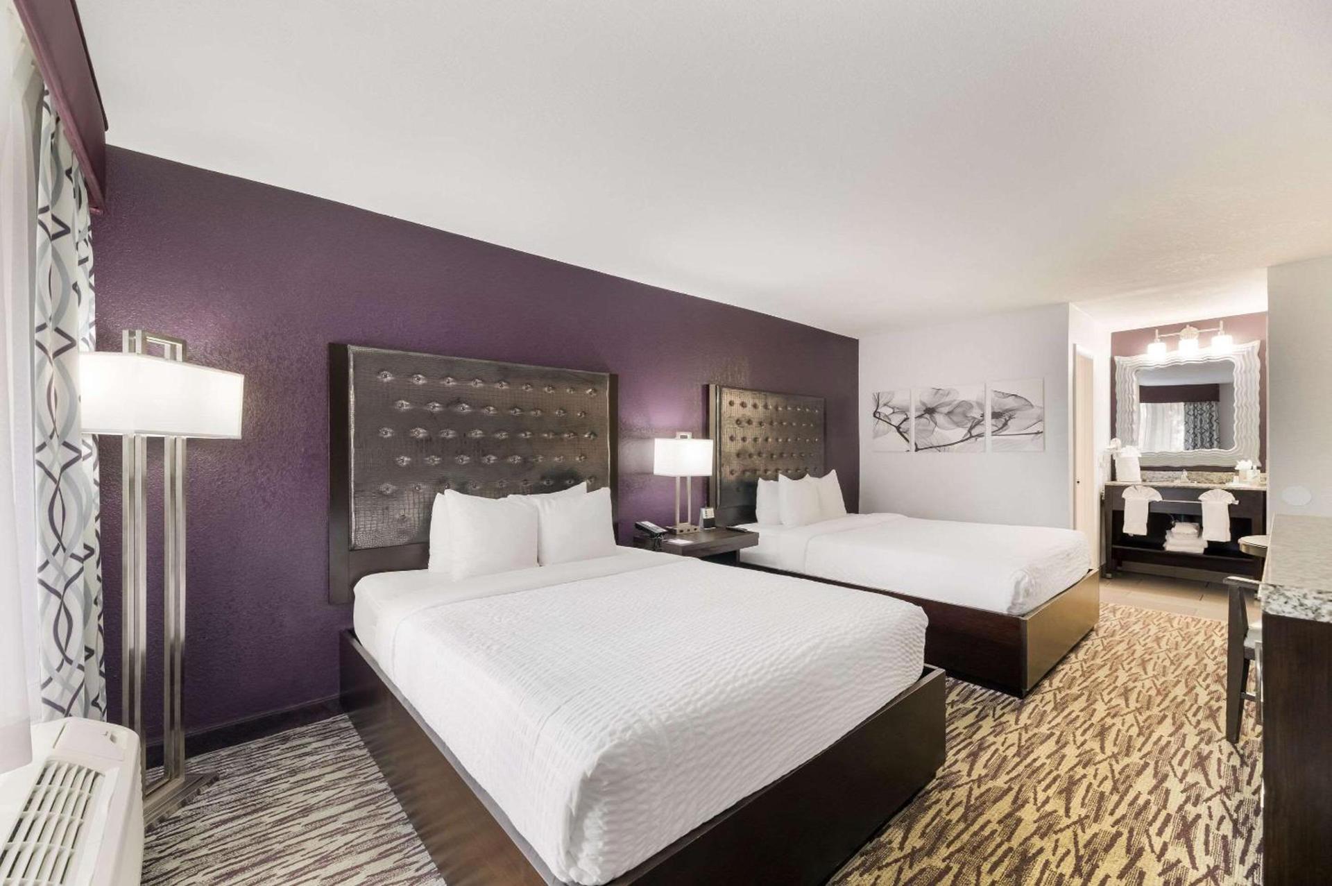 Clarion Inn & Suites Across From Universal Orlando Resort photo 23