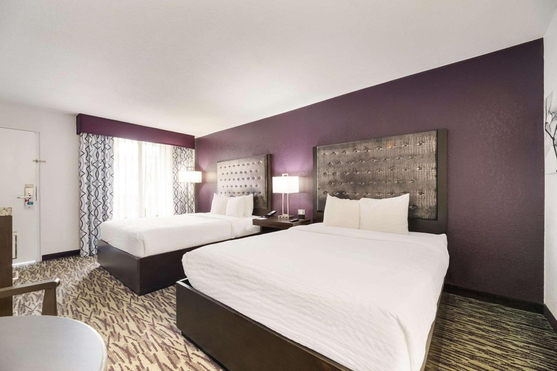Clarion Inn & Suites Across From Universal Orlando Resort photo 25