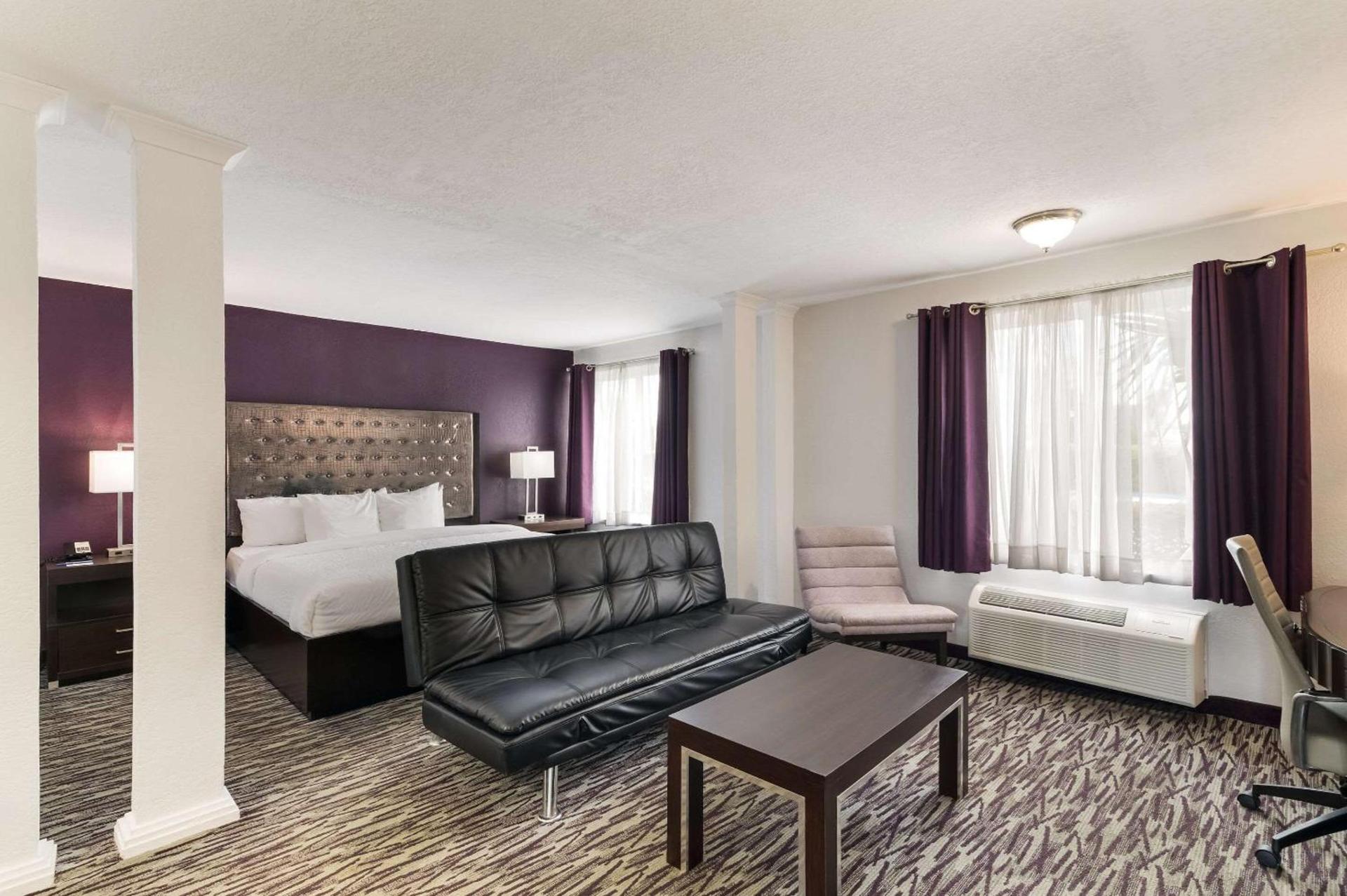 Clarion Inn & Suites Across From Universal Orlando Resort photo 27