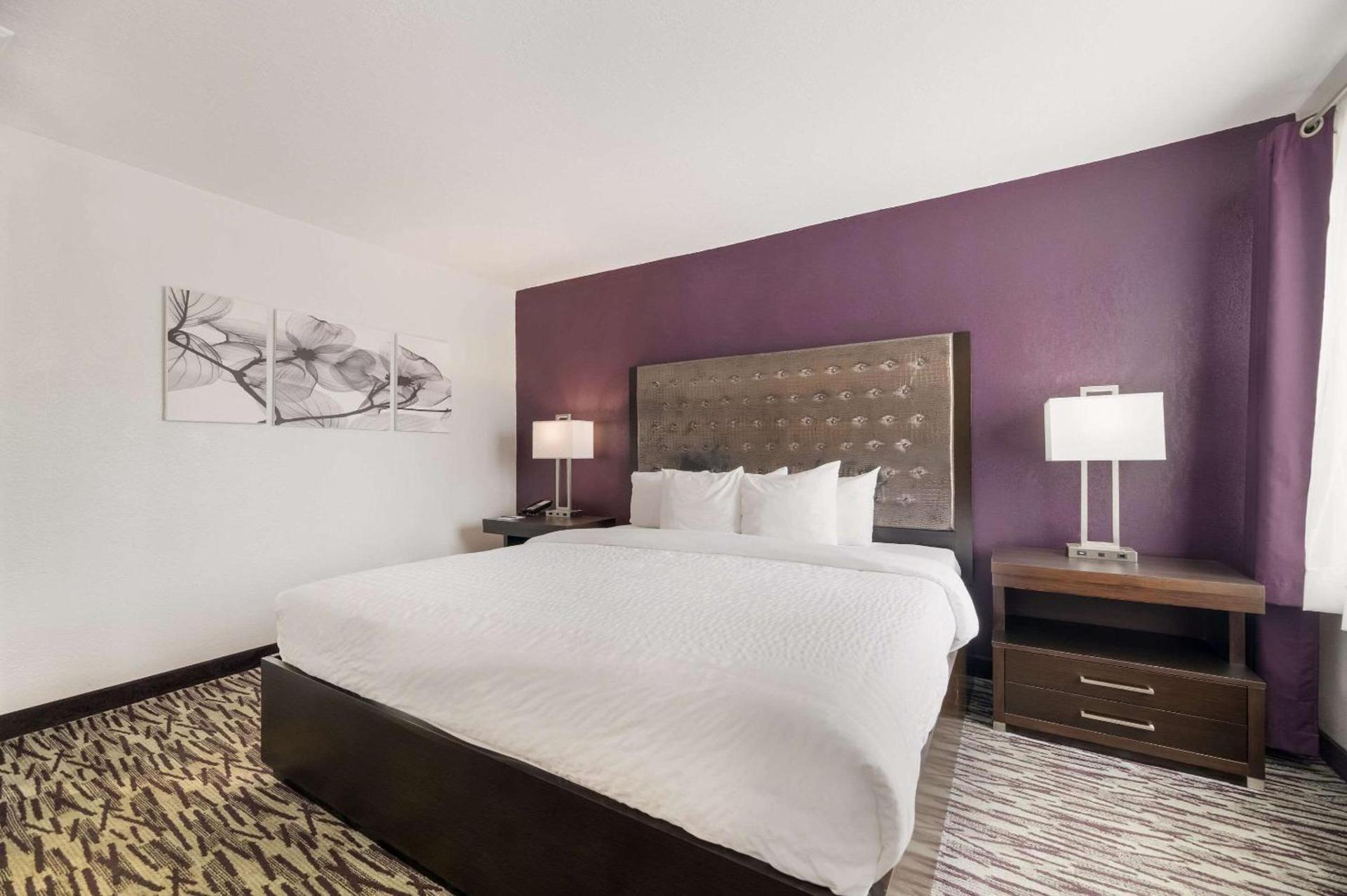 Clarion Inn & Suites Across From Universal Orlando Resort photo 28
