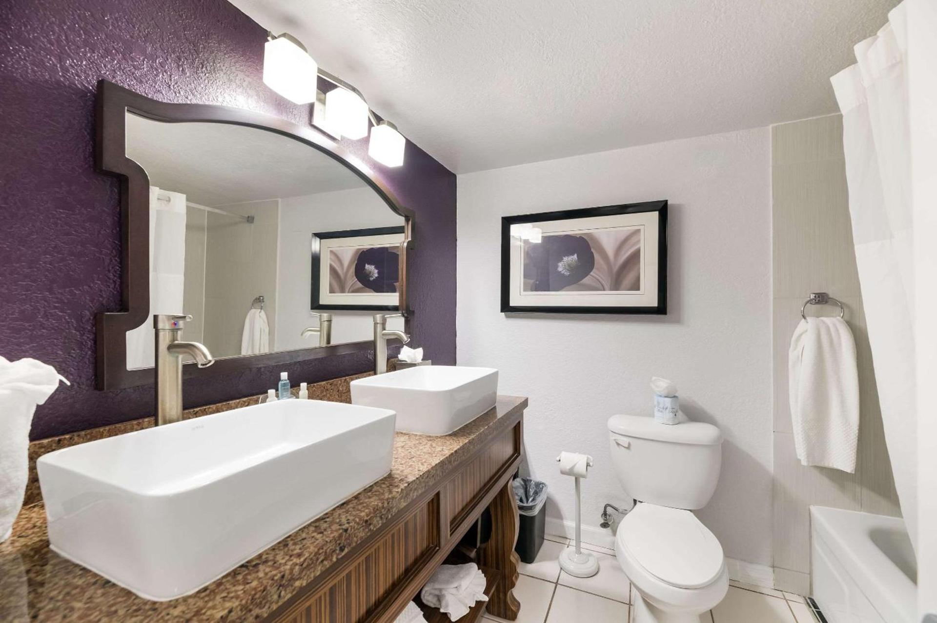 Clarion Inn & Suites Across From Universal Orlando Resort photo 30