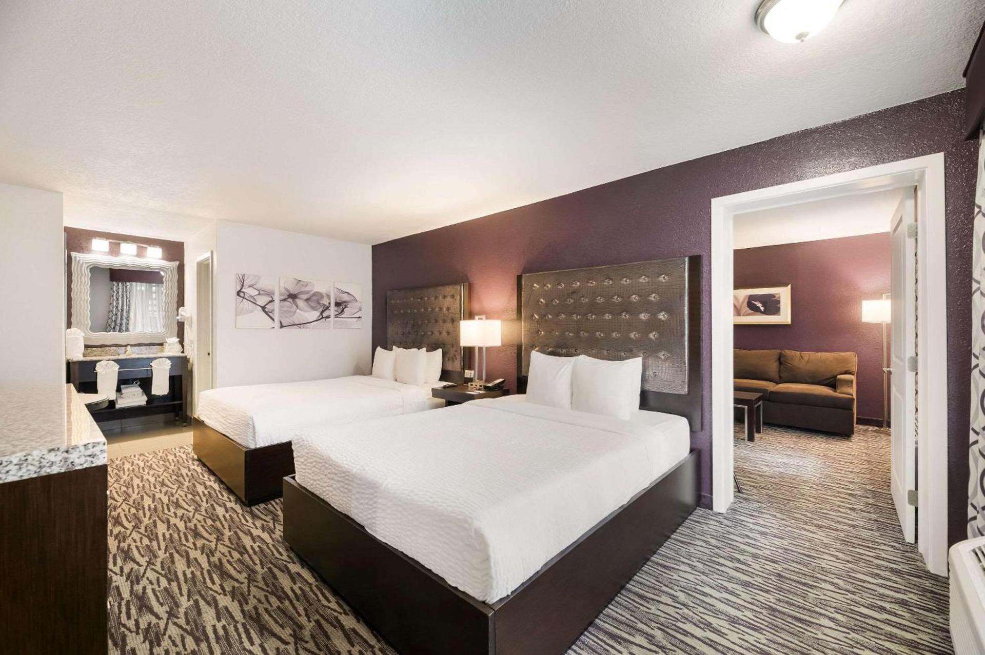 Clarion Inn & Suites Across From Universal Orlando Resort photo 37