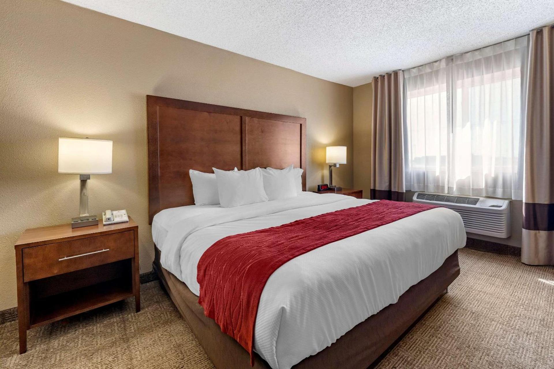 Comfort Inn & Suites Hays I-70 photo 5