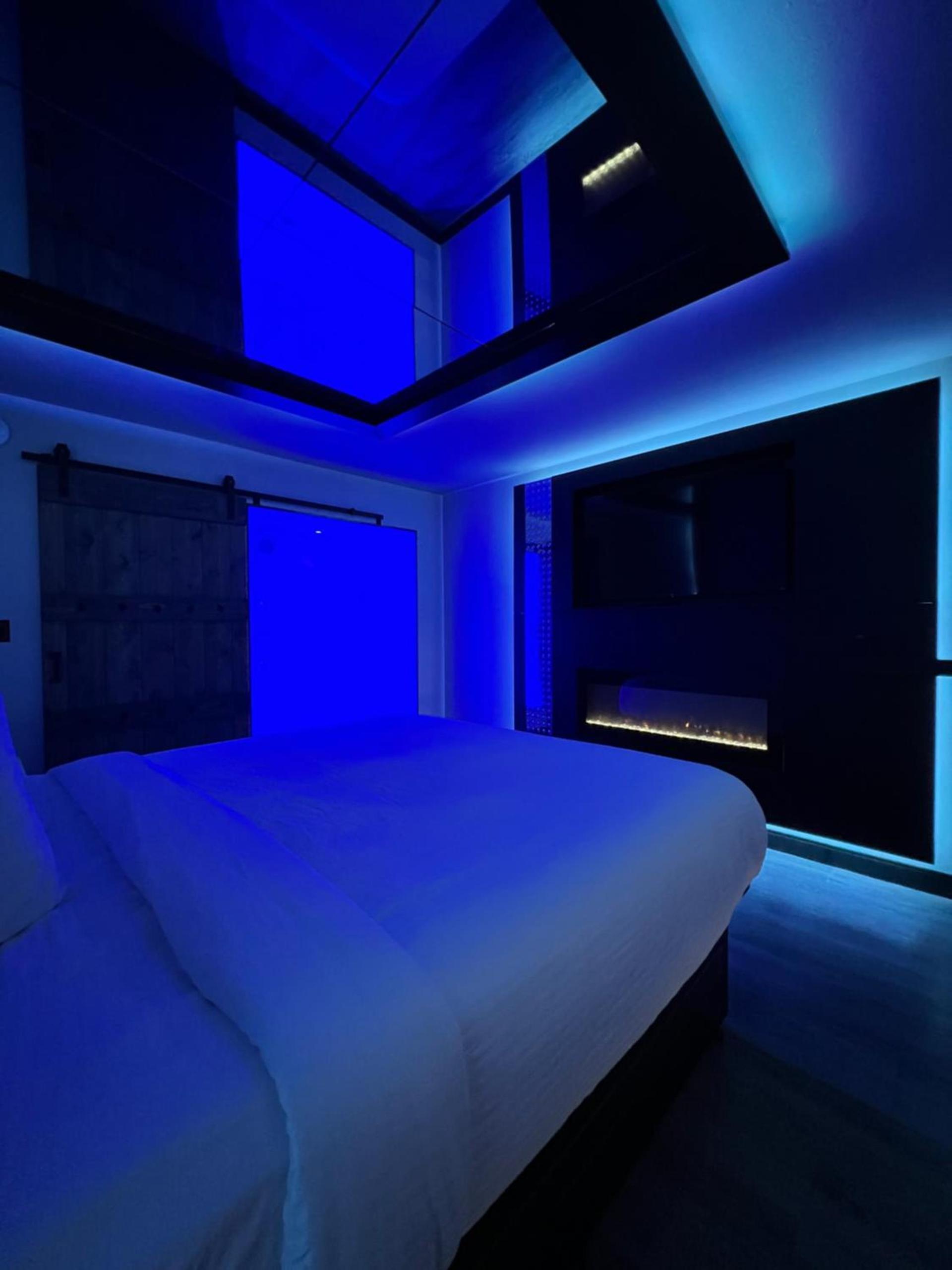 Imperial Suites, Adults Only photo 47