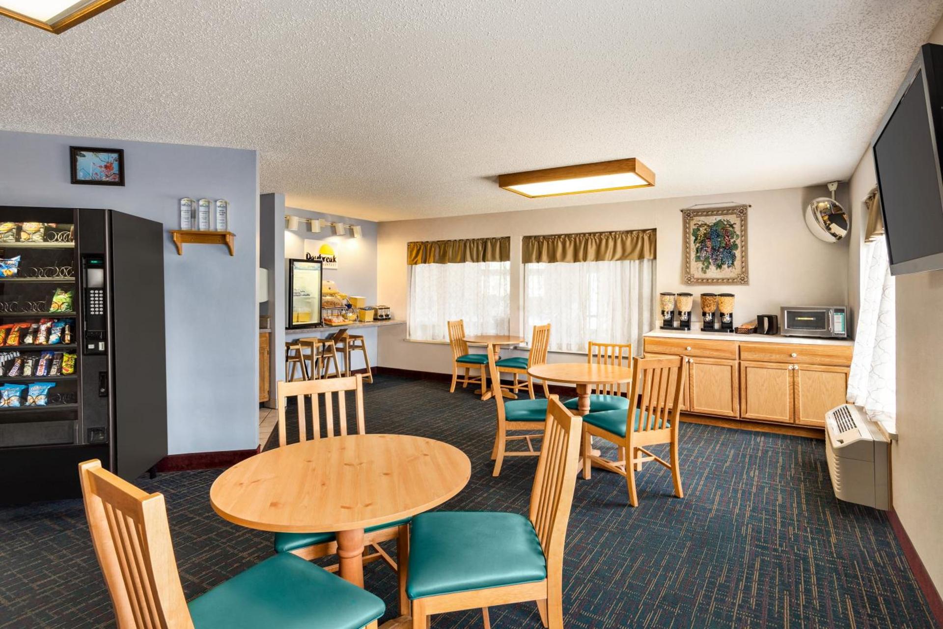 Days Inn by Wyndham Hurley photo 41