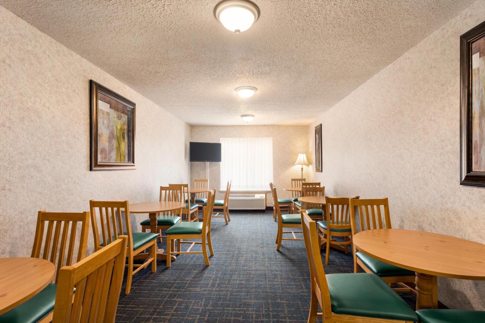 Days Inn by Wyndham Hurley photo 40