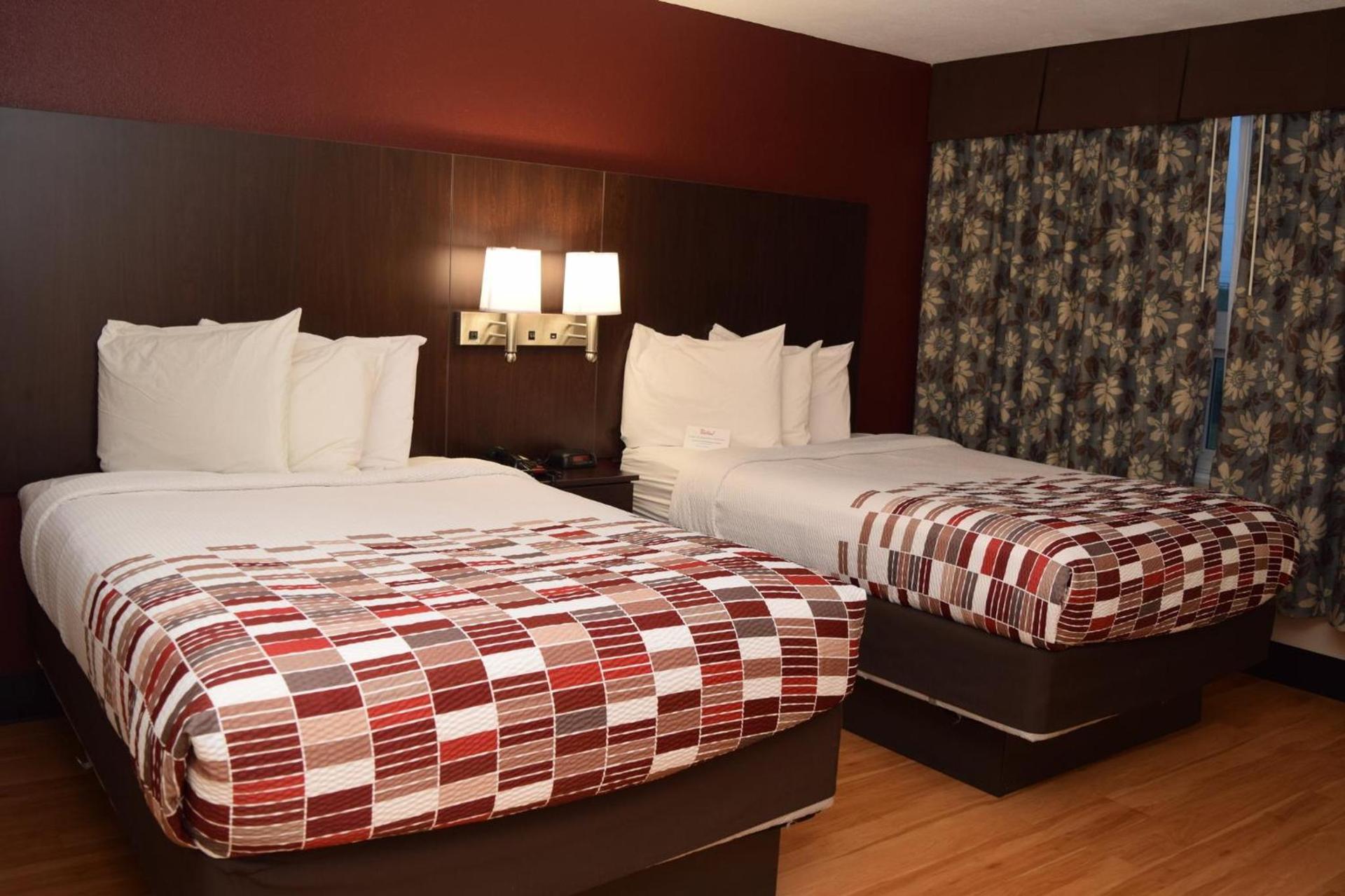 Red Roof Inn Batavia photo 28