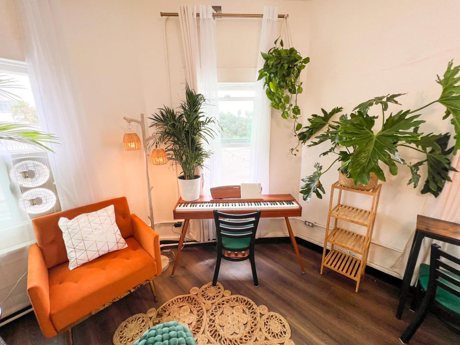 ITH San Diego Mission Beach Backpacker Hostel photo 6