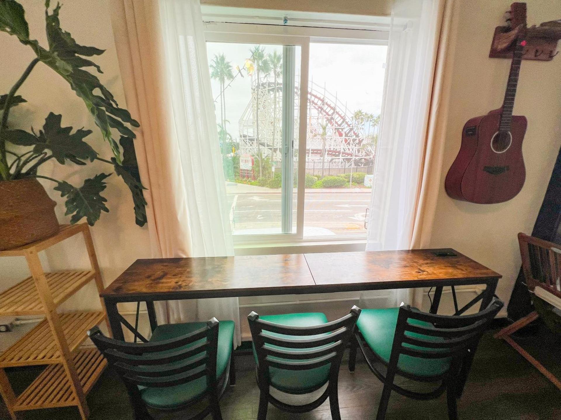 ITH San Diego Mission Beach Backpacker Hostel photo 14