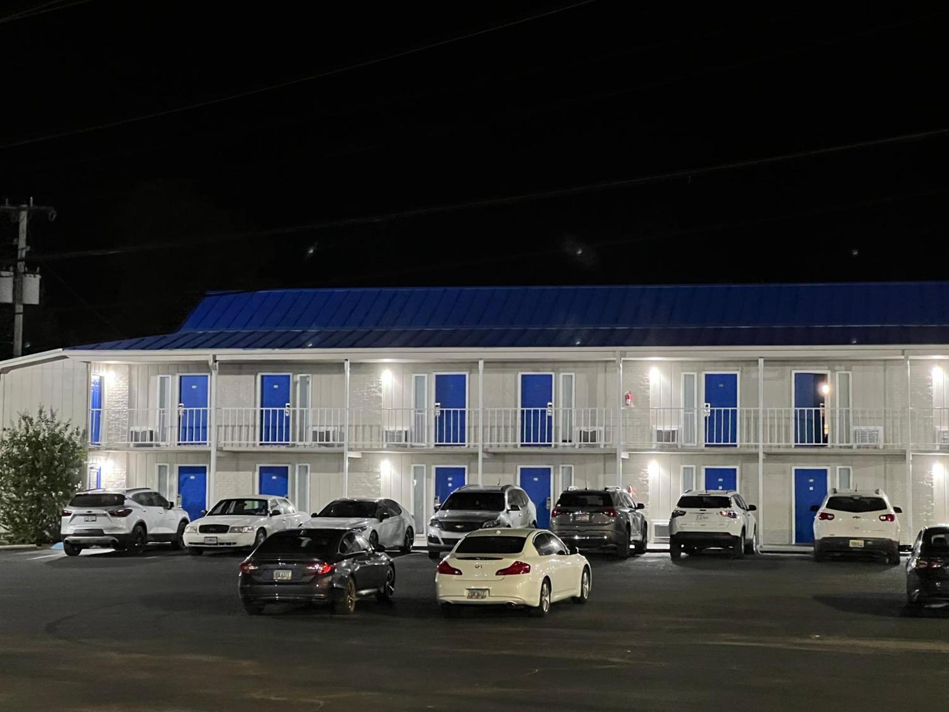 Towne inn photo 99