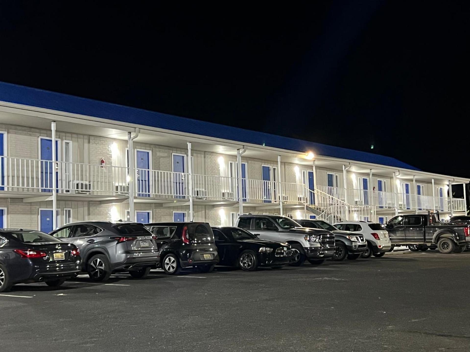 Towne inn photo 90