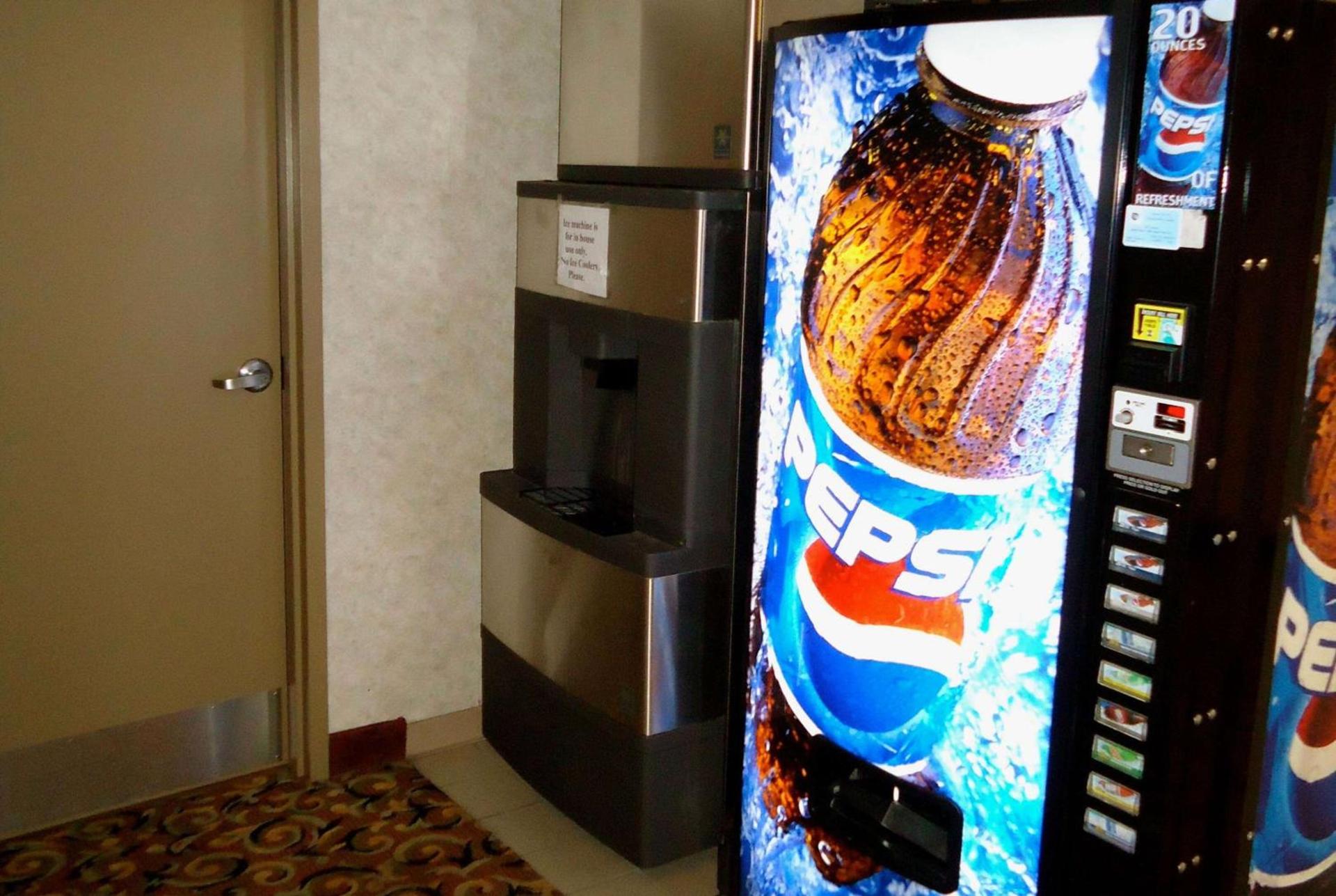 Super 8 by Wyndham Niagara Falls photo 22