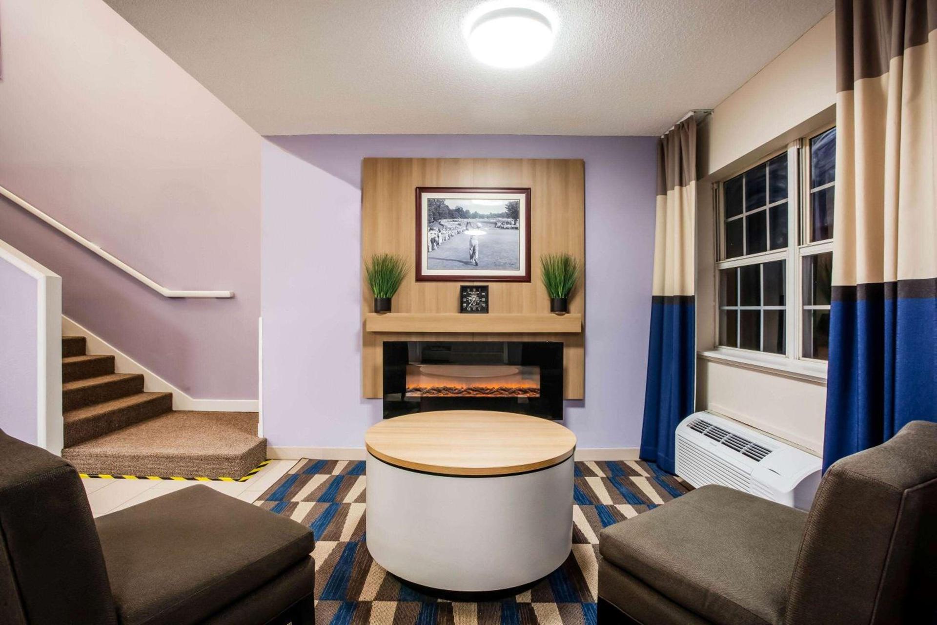 Microtel Inn & Suites by Wyndham Southern Pines Pinehurst photo 4