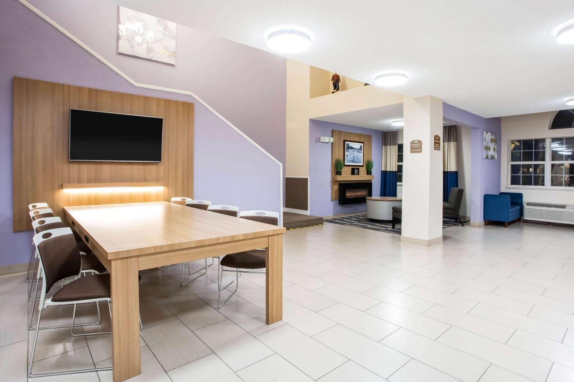 Microtel Inn & Suites by Wyndham Southern Pines Pinehurst photo 6