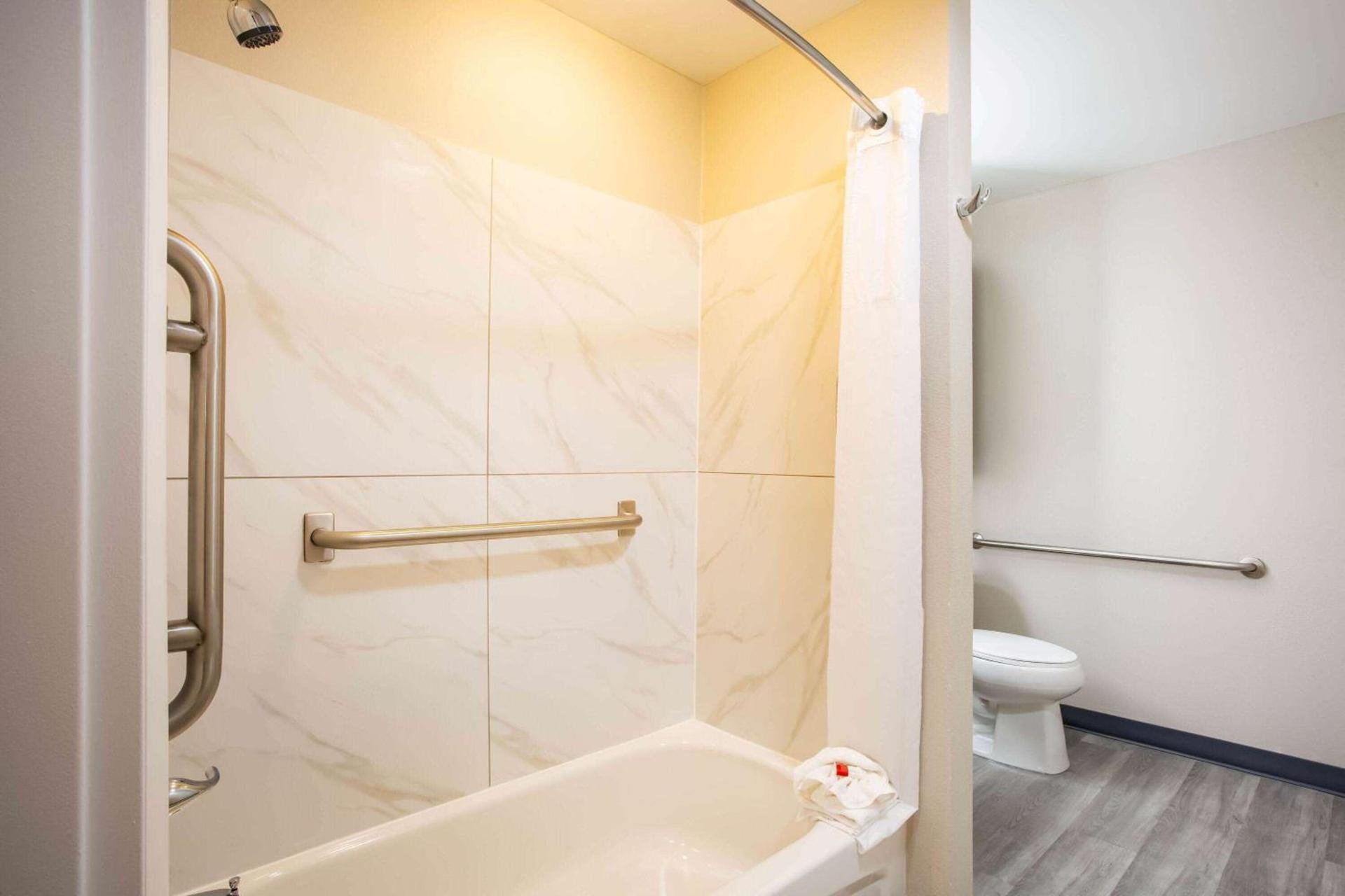 Microtel Inn & Suites by Wyndham Southern Pines Pinehurst photo 16