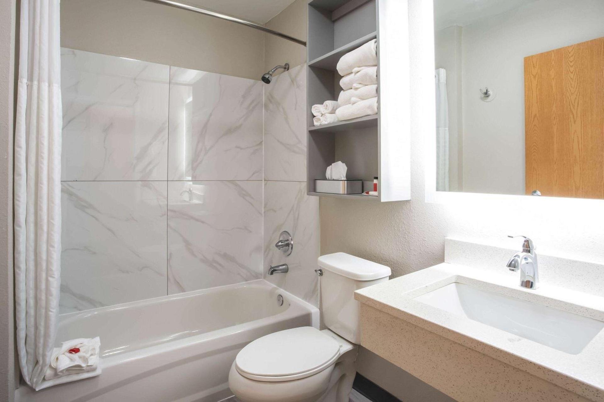 Microtel Inn & Suites by Wyndham Southern Pines Pinehurst photo 18