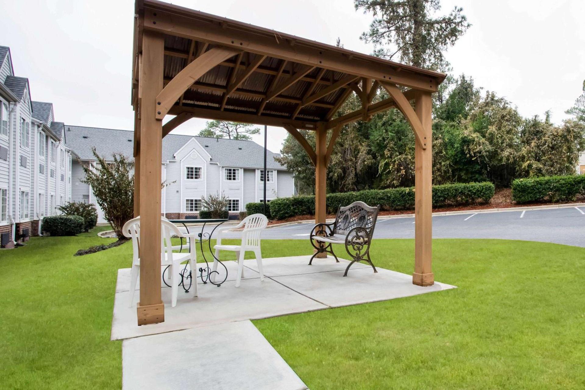 Microtel Inn & Suites by Wyndham Southern Pines Pinehurst photo 22
