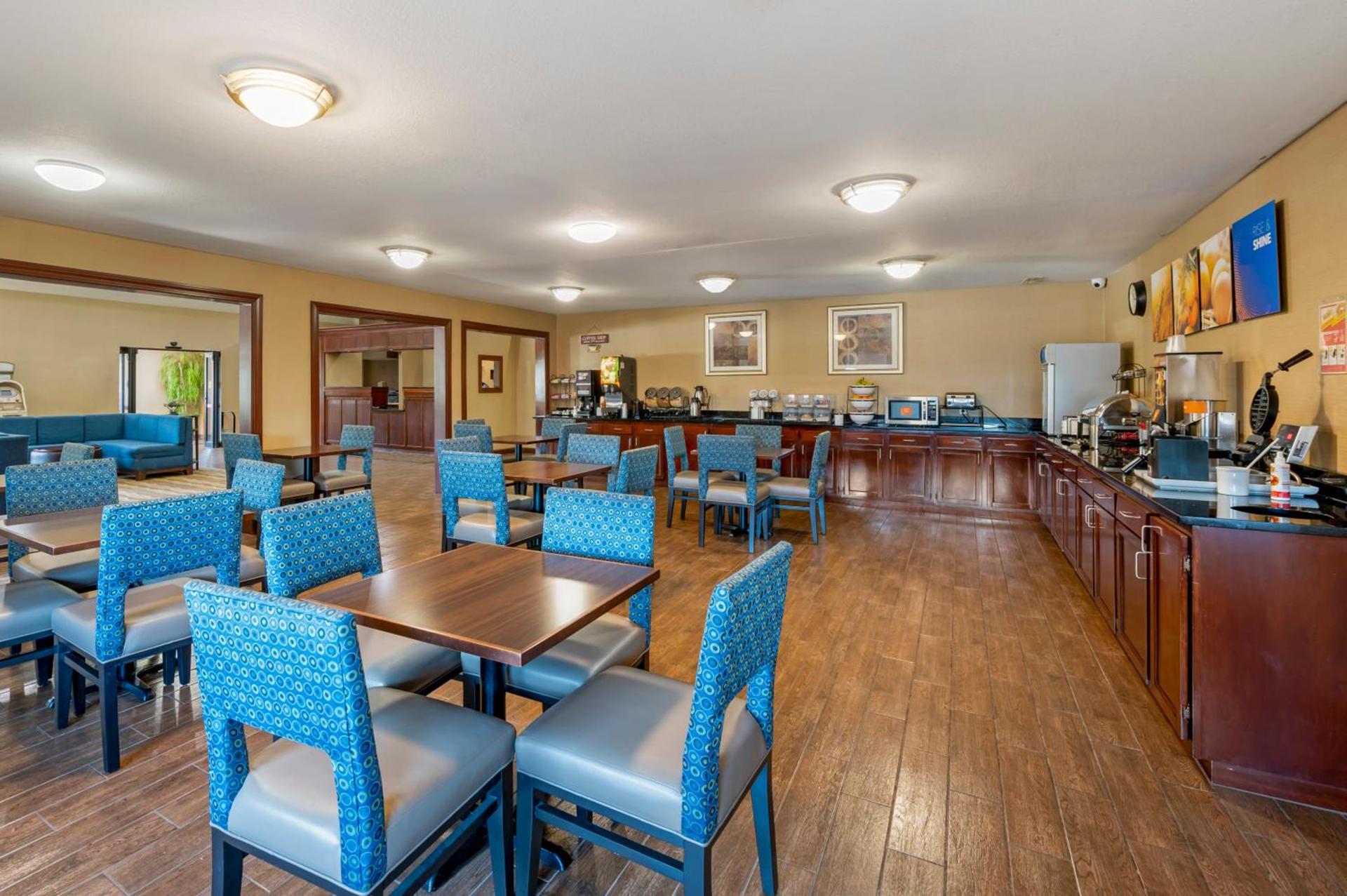 Comfort Inn & Suites Cincinnati Eastgate photo 27