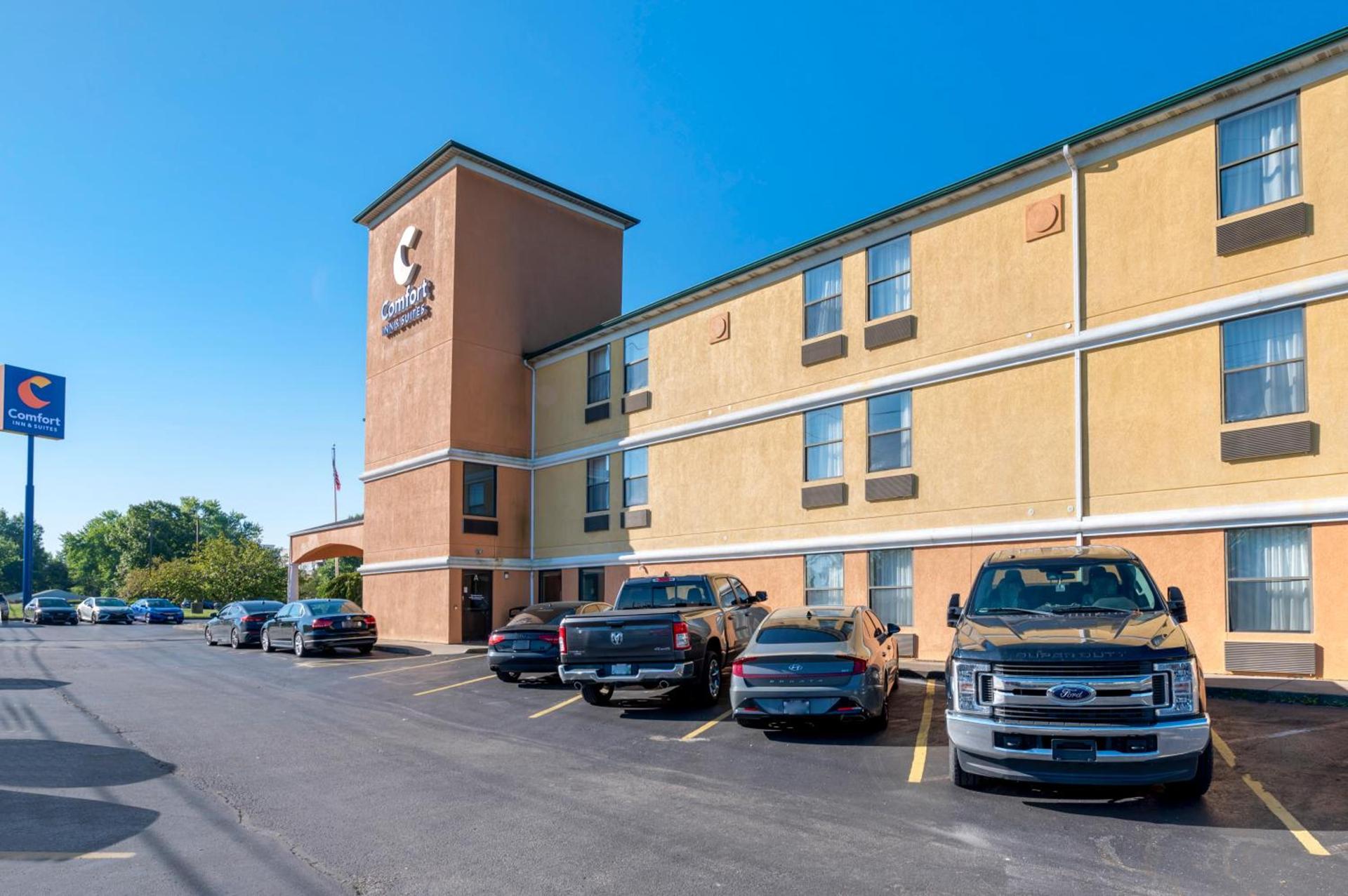 Comfort Inn & Suites Cincinnati Eastgate photo 2