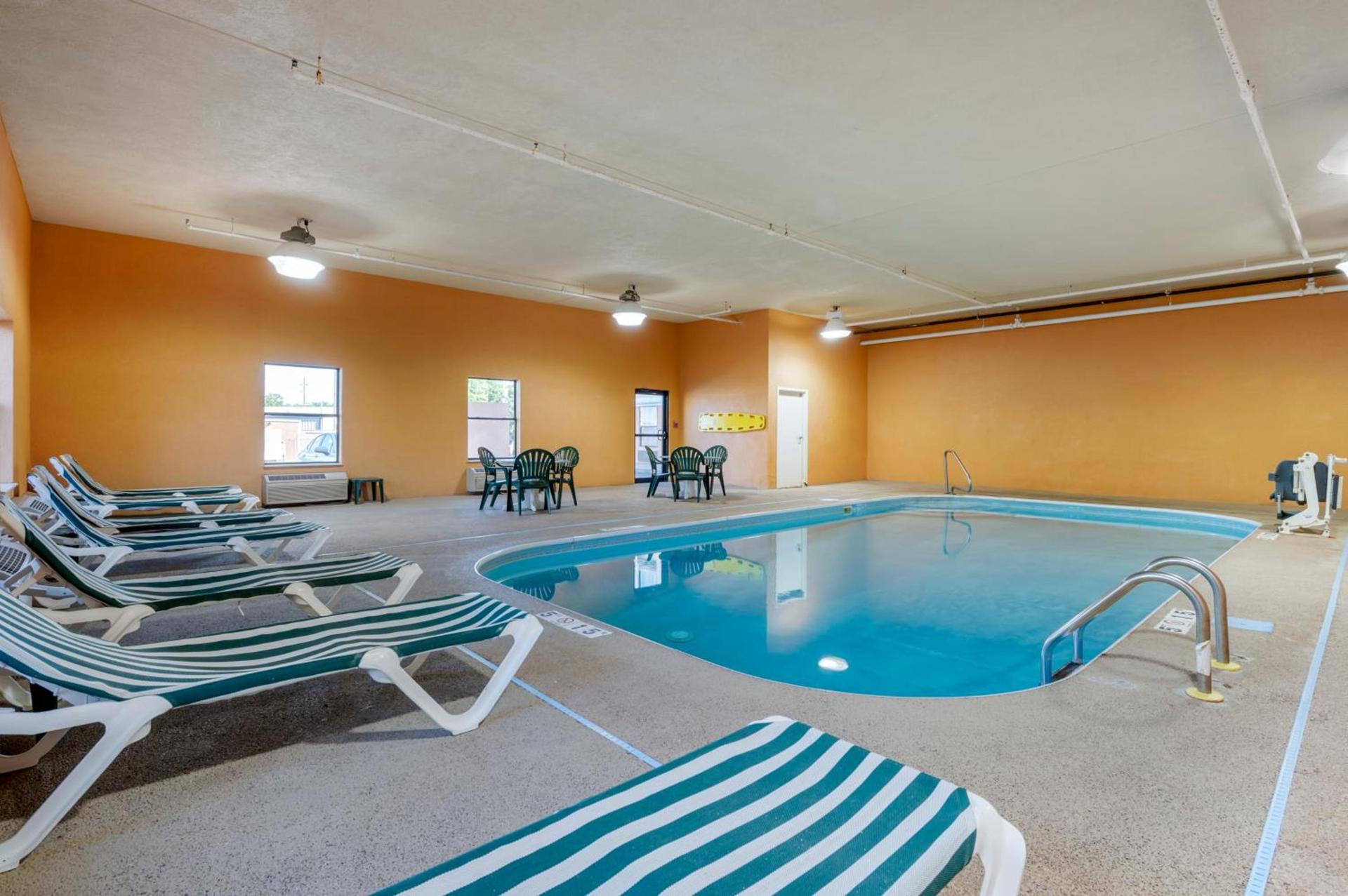 Comfort Inn & Suites Cincinnati Eastgate photo 32
