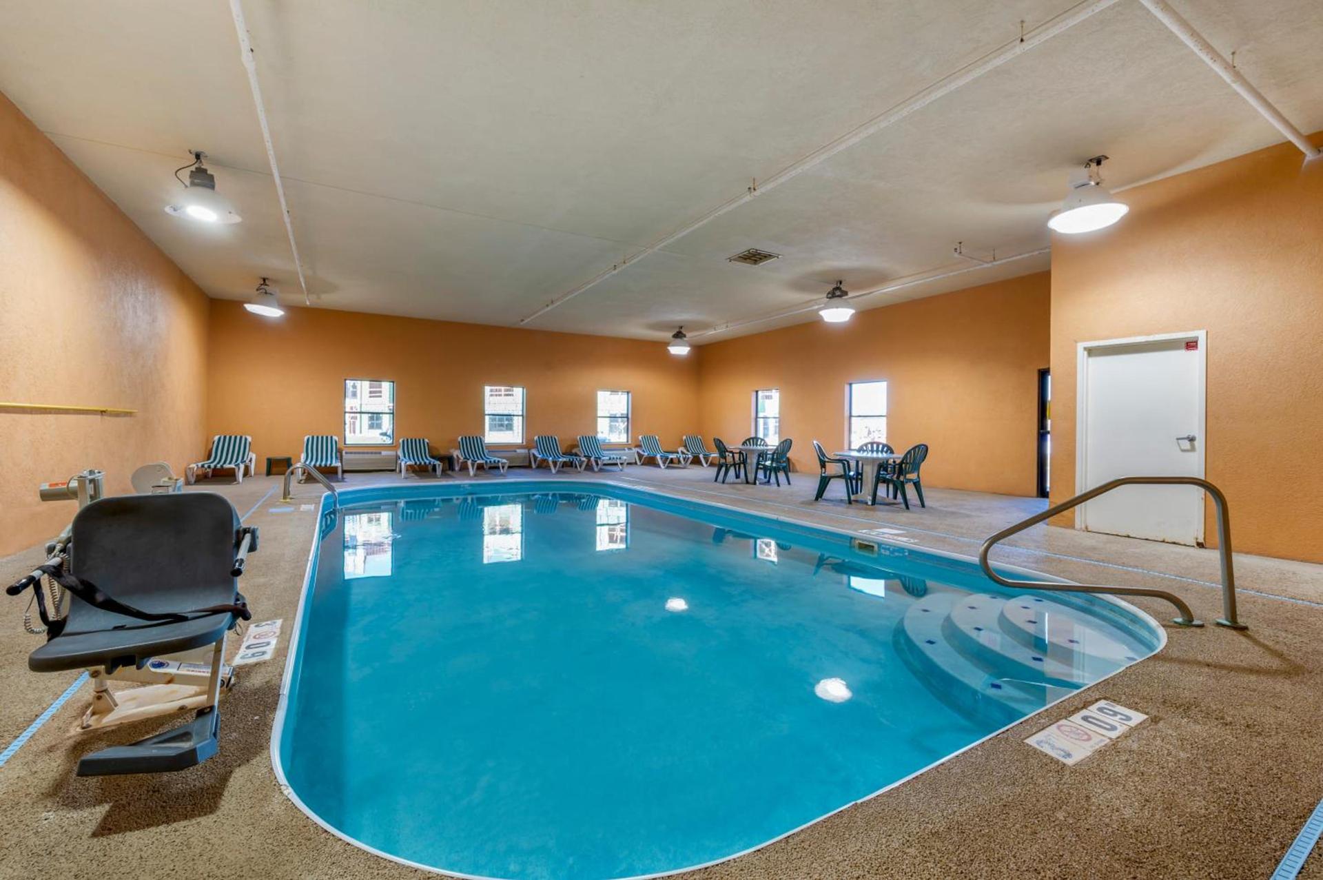 Comfort Inn & Suites Cincinnati Eastgate photo 31