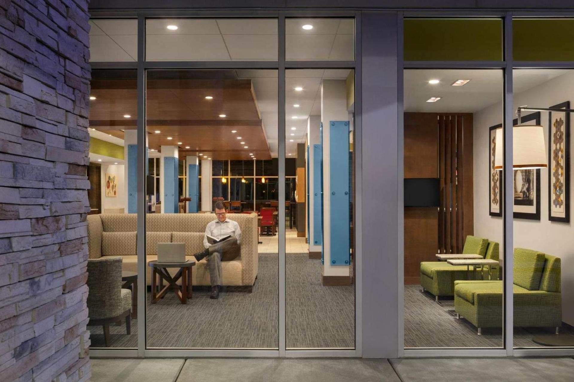 Holiday Inn Express & Suites Salisbury by IHG photo 11