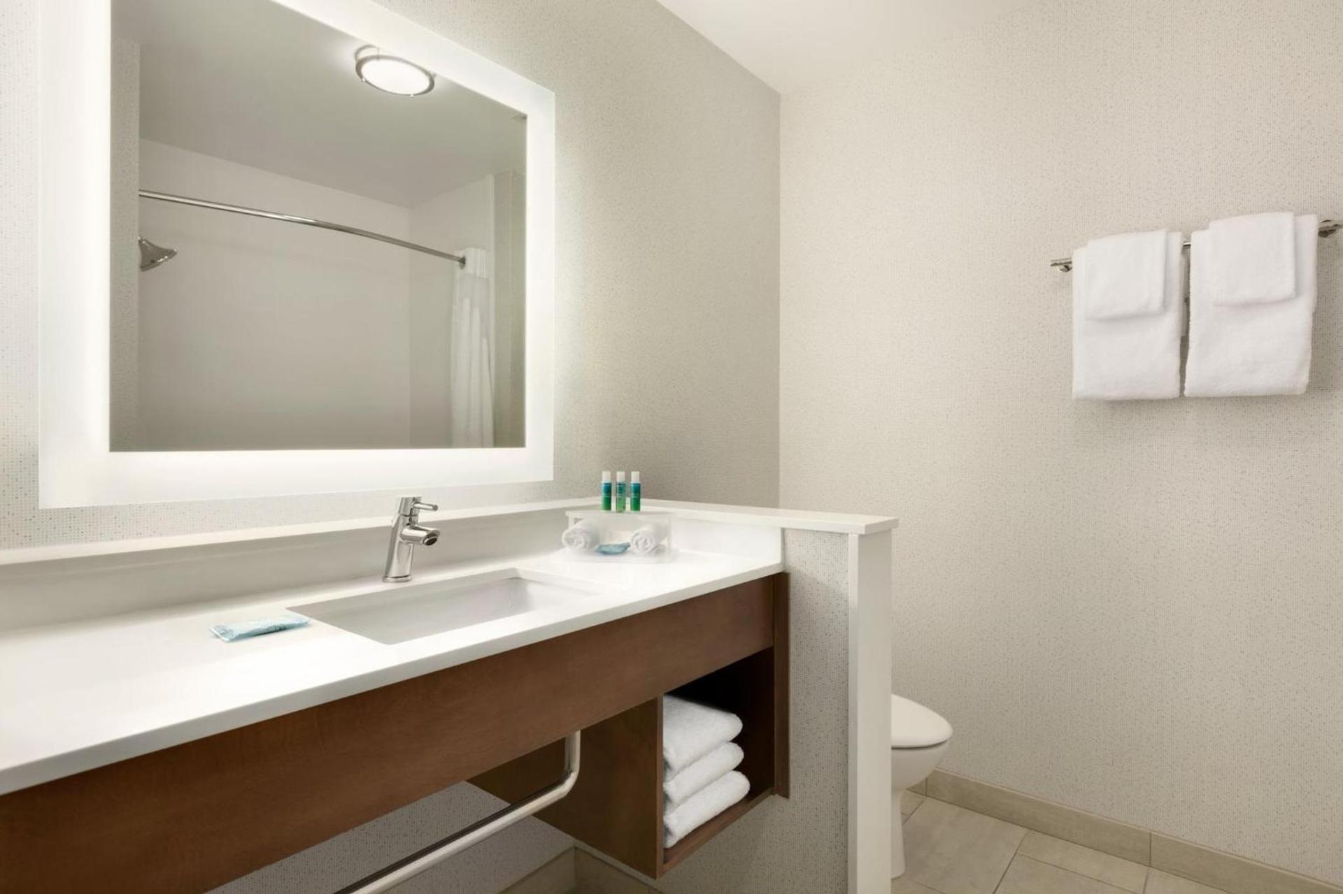 Holiday Inn Express & Suites Salisbury by IHG photo 41