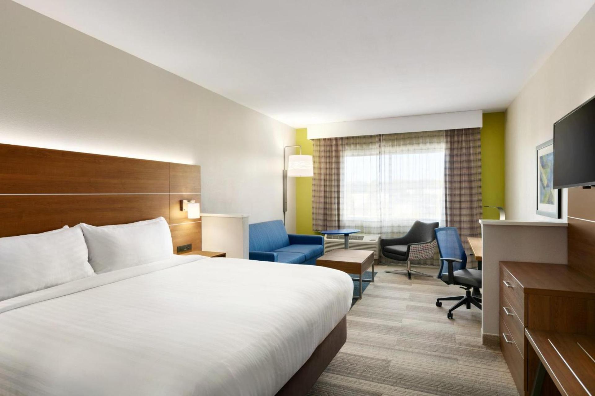 Holiday Inn Express & Suites Salisbury by IHG photo 47