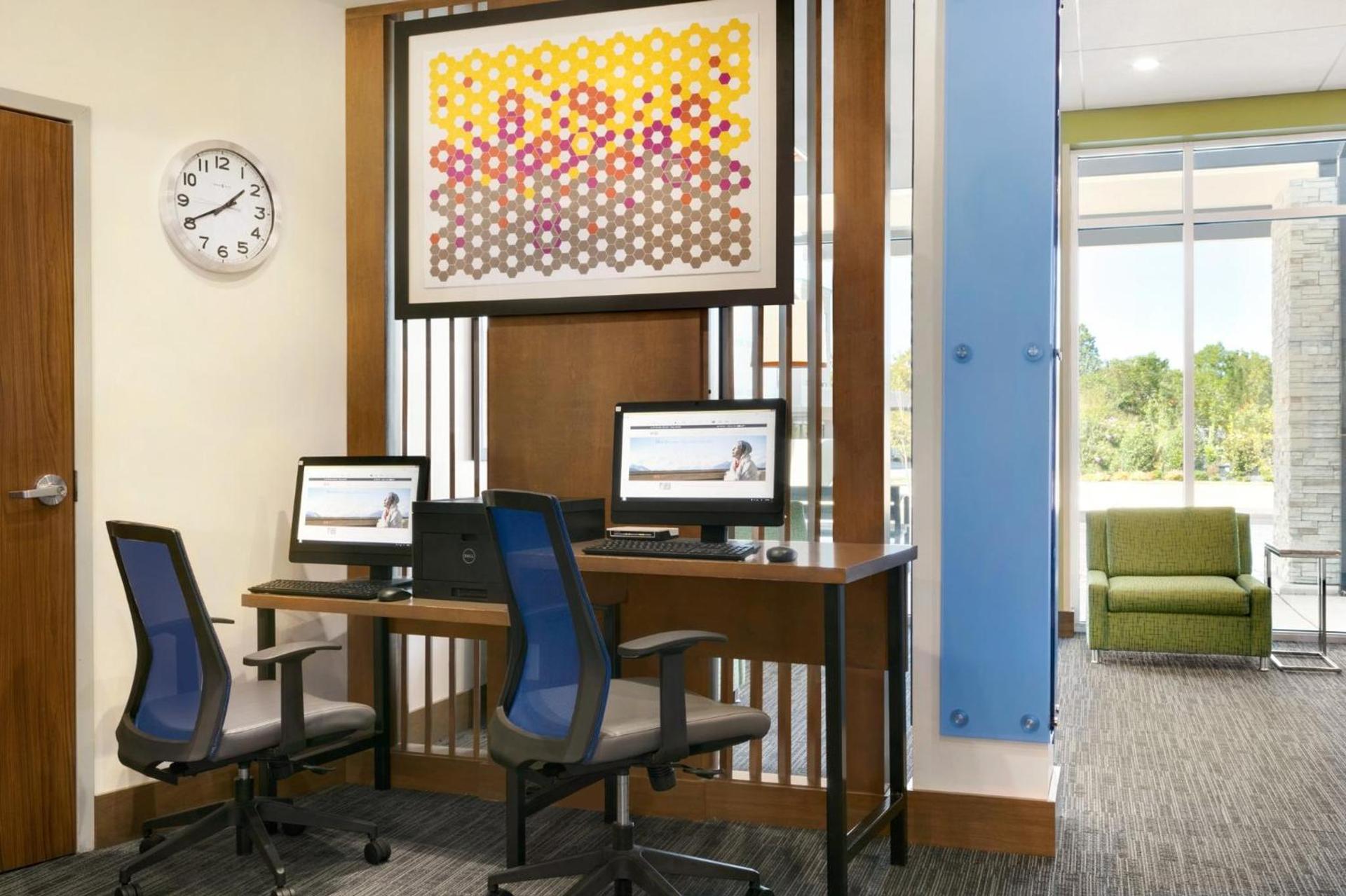Holiday Inn Express & Suites Salisbury by IHG photo 38