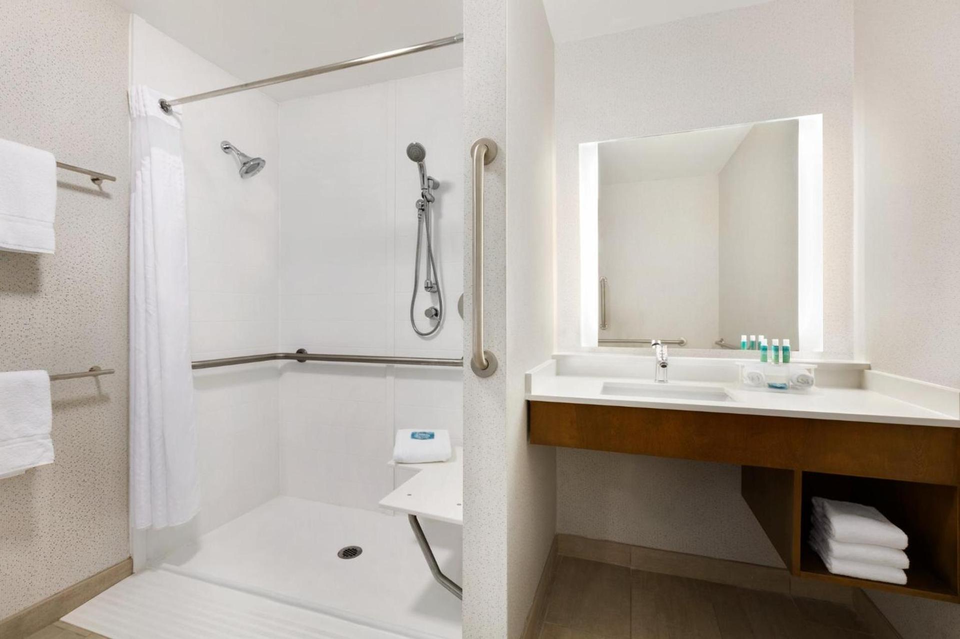 Holiday Inn Express & Suites Salisbury by IHG photo 48