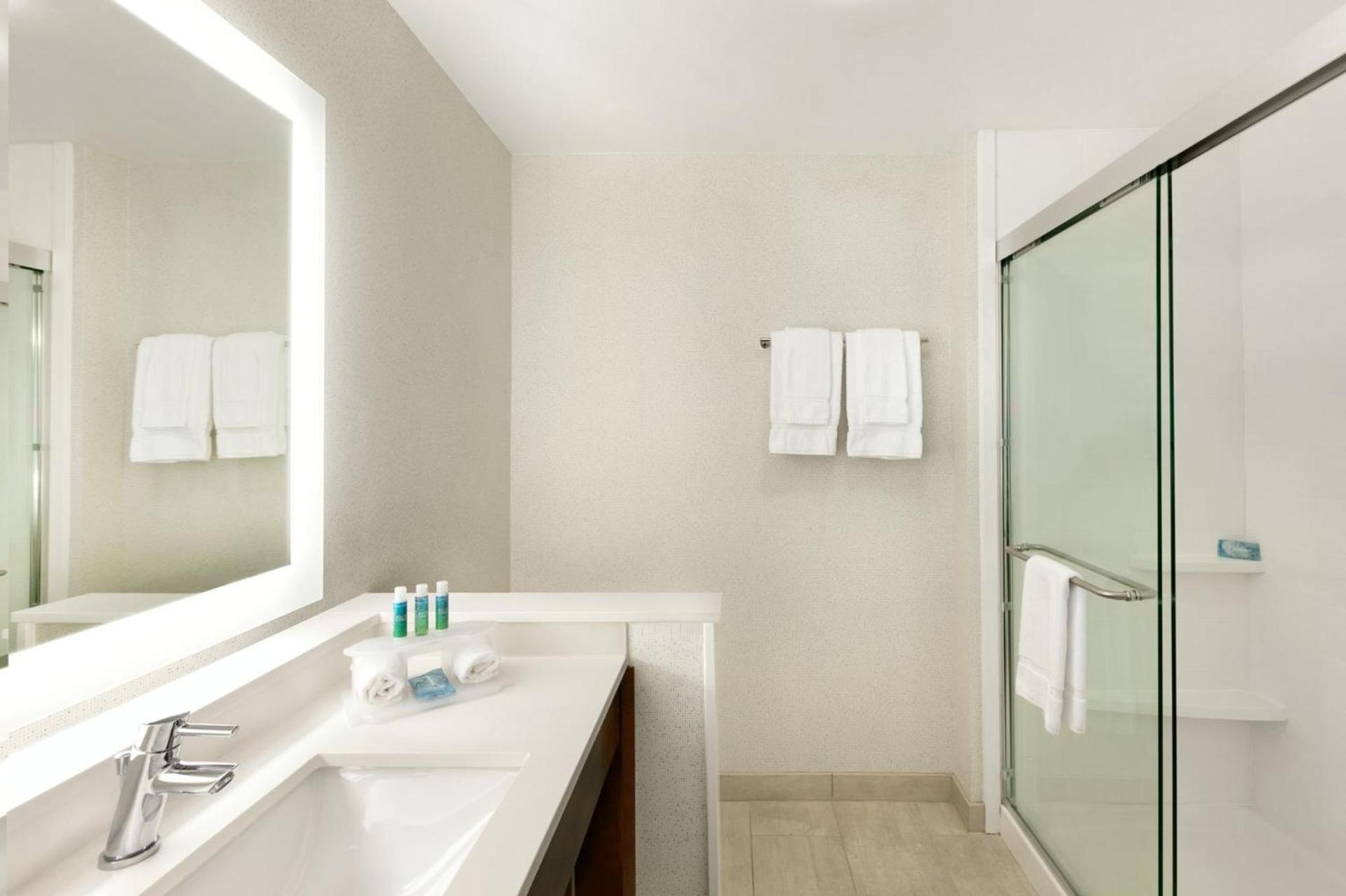 Holiday Inn Express & Suites Salisbury by IHG photo 26