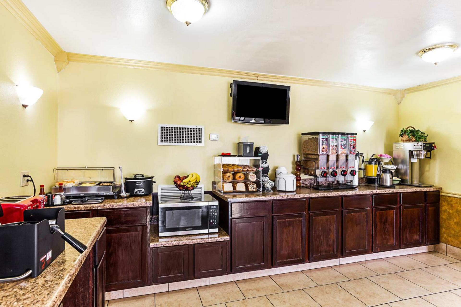 Econo Lodge McAlester photo 34