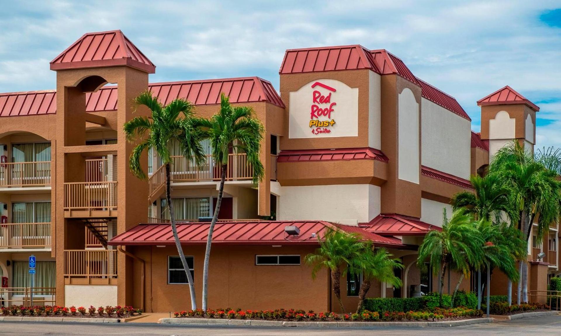 Red Roof Inn PLUS+ & Suites Naples Downtown-5th Ave S photo 1