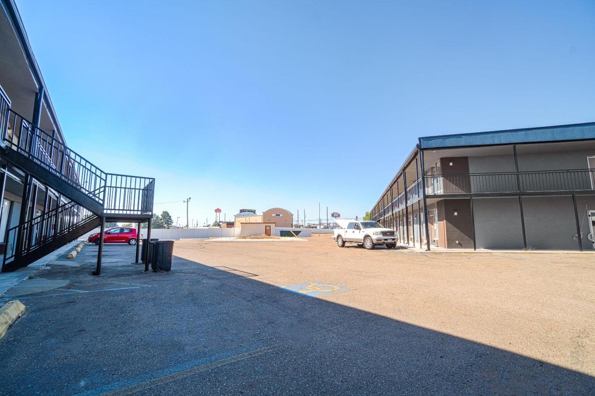 Hotel Comfort Stay by OYO Texarkana East, AR I-30 photo 11
