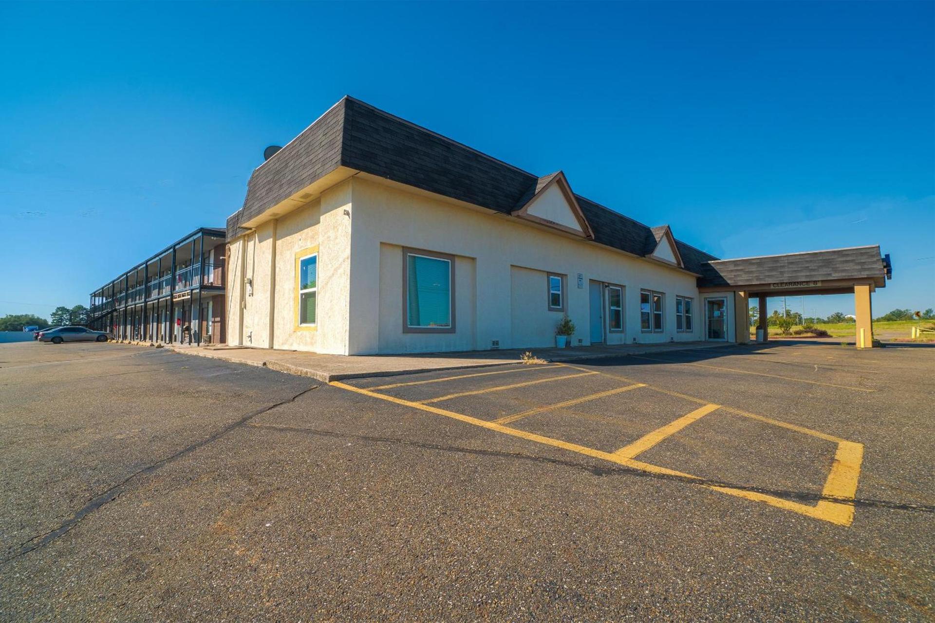 Hotel Comfort Stay by OYO Texarkana East, AR I-30 photo 9